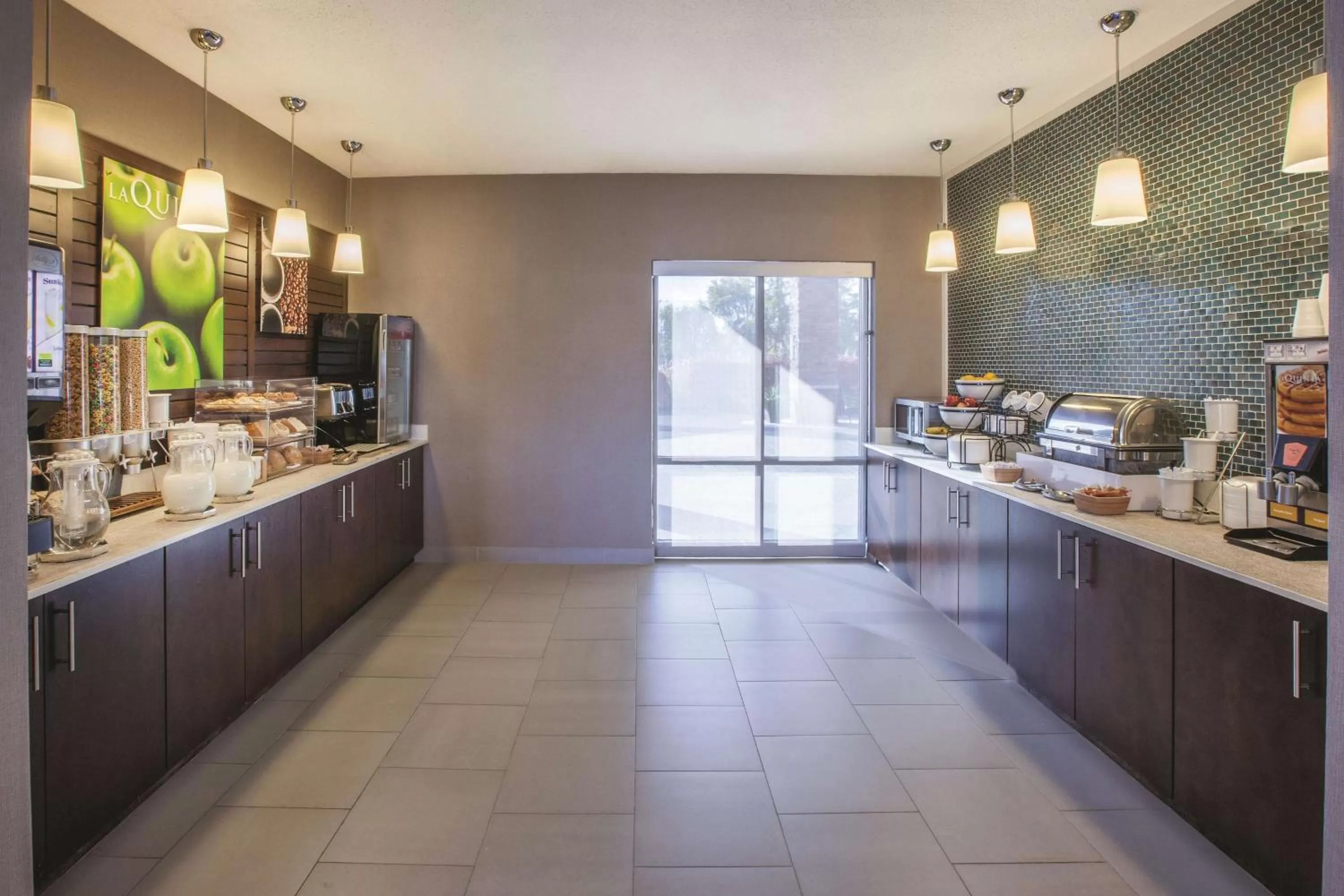 Restaurant/places to eat in La Quinta by Wyndham Philadelphia Airport