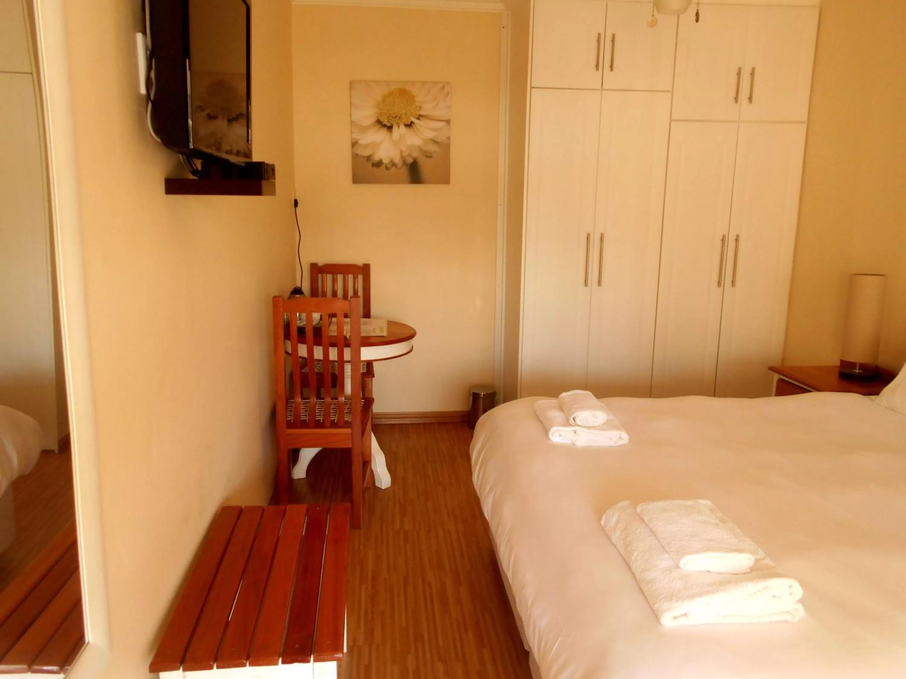 Bedroom, Bed in Majestic