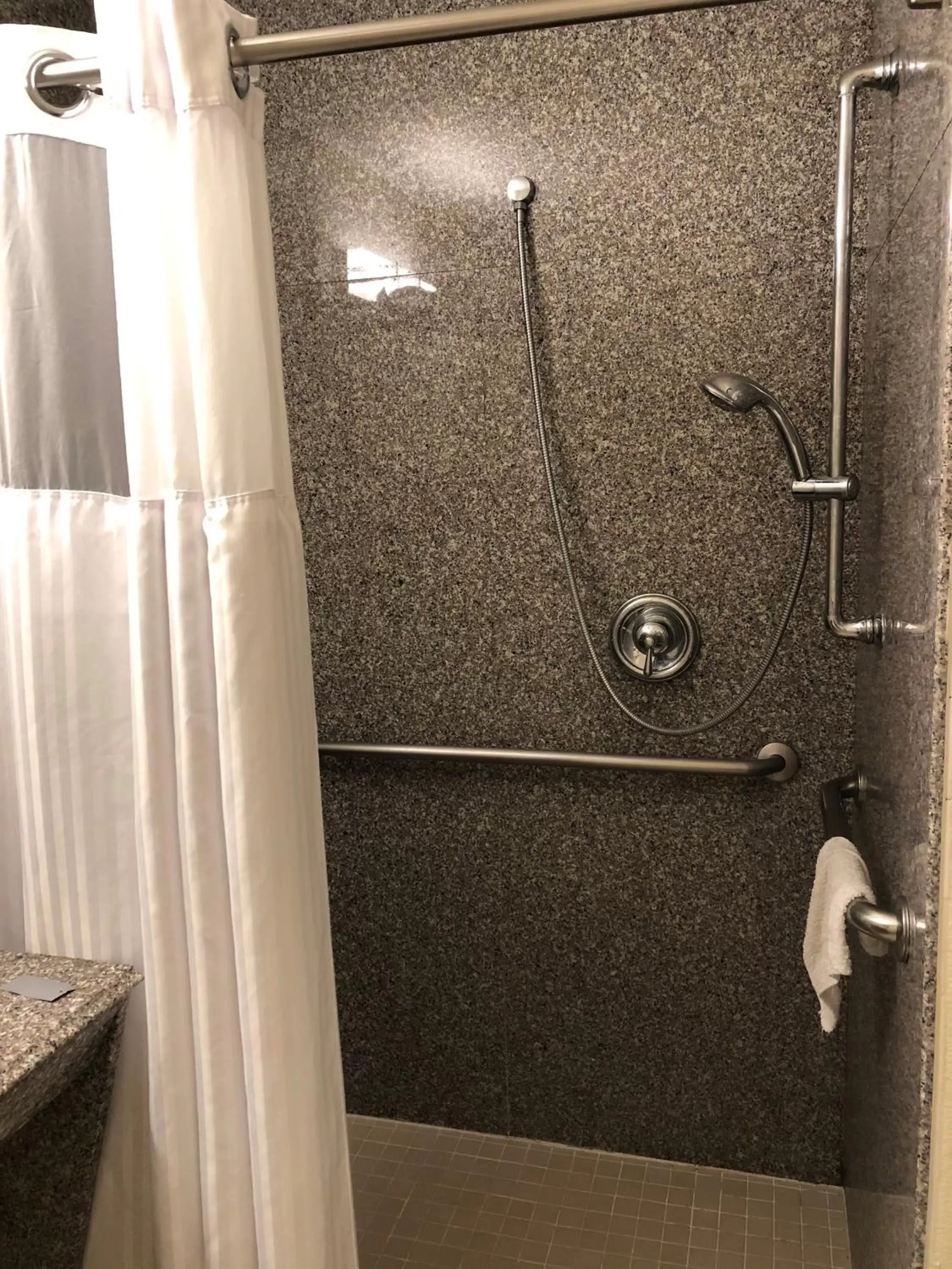 Shower, Bathroom in Comfort Inn & Suites New Orleans Airport North