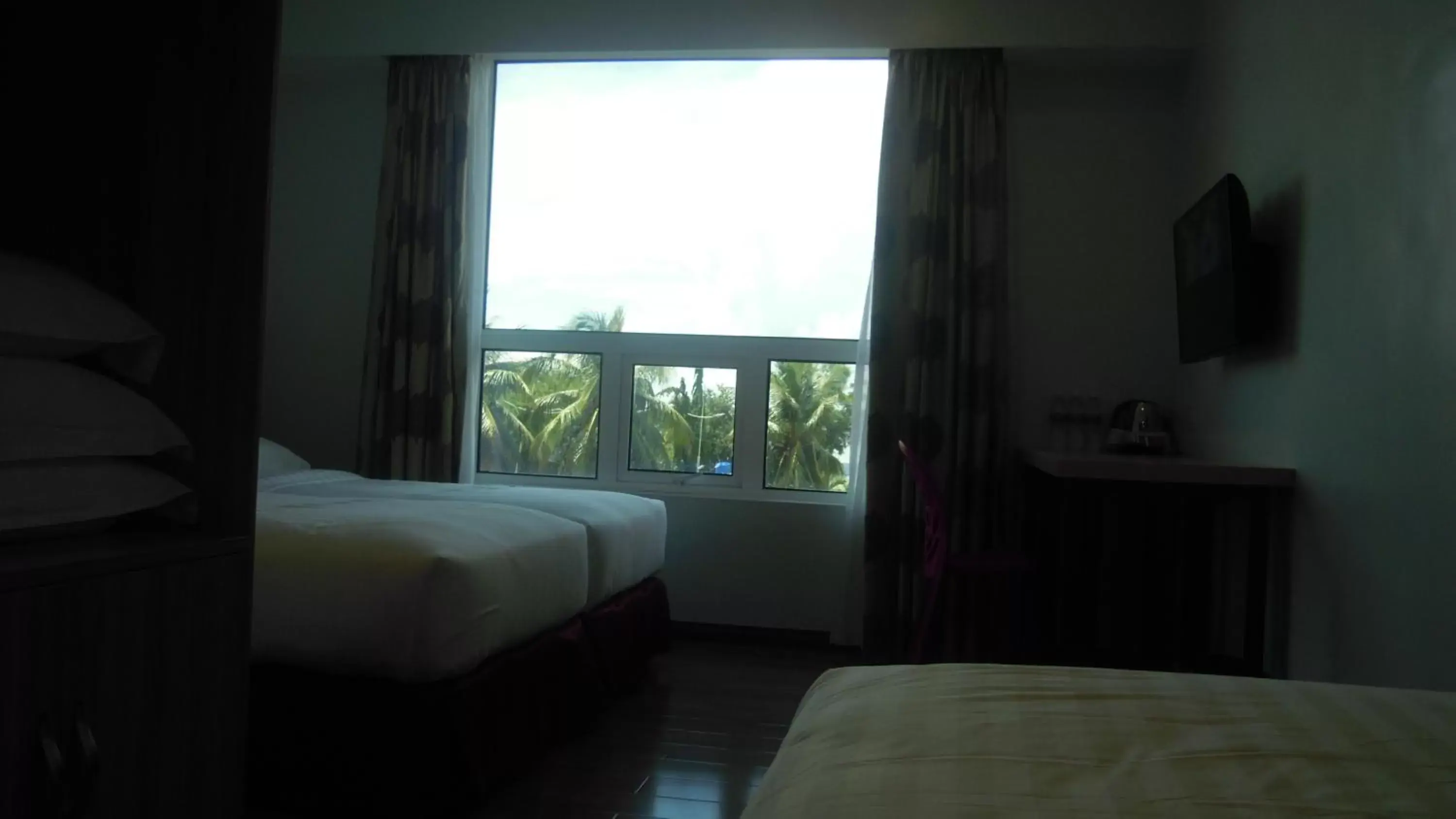 Triple Room with Sea View in City Garden Hotel