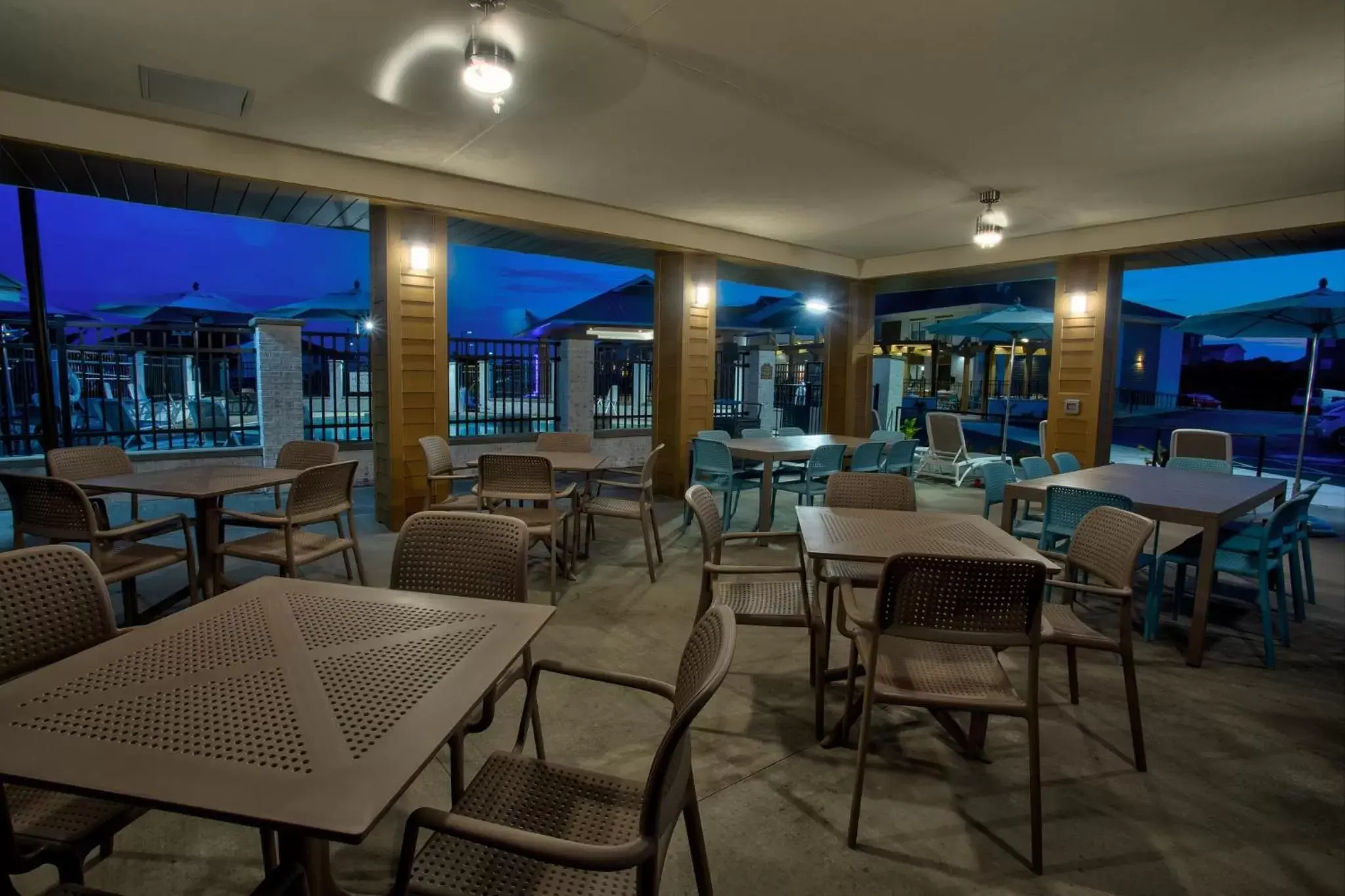 Other, Restaurant/Places to Eat in Holiday Inn Express - Kitty Hawk - Outer Banks, an IHG Hotel