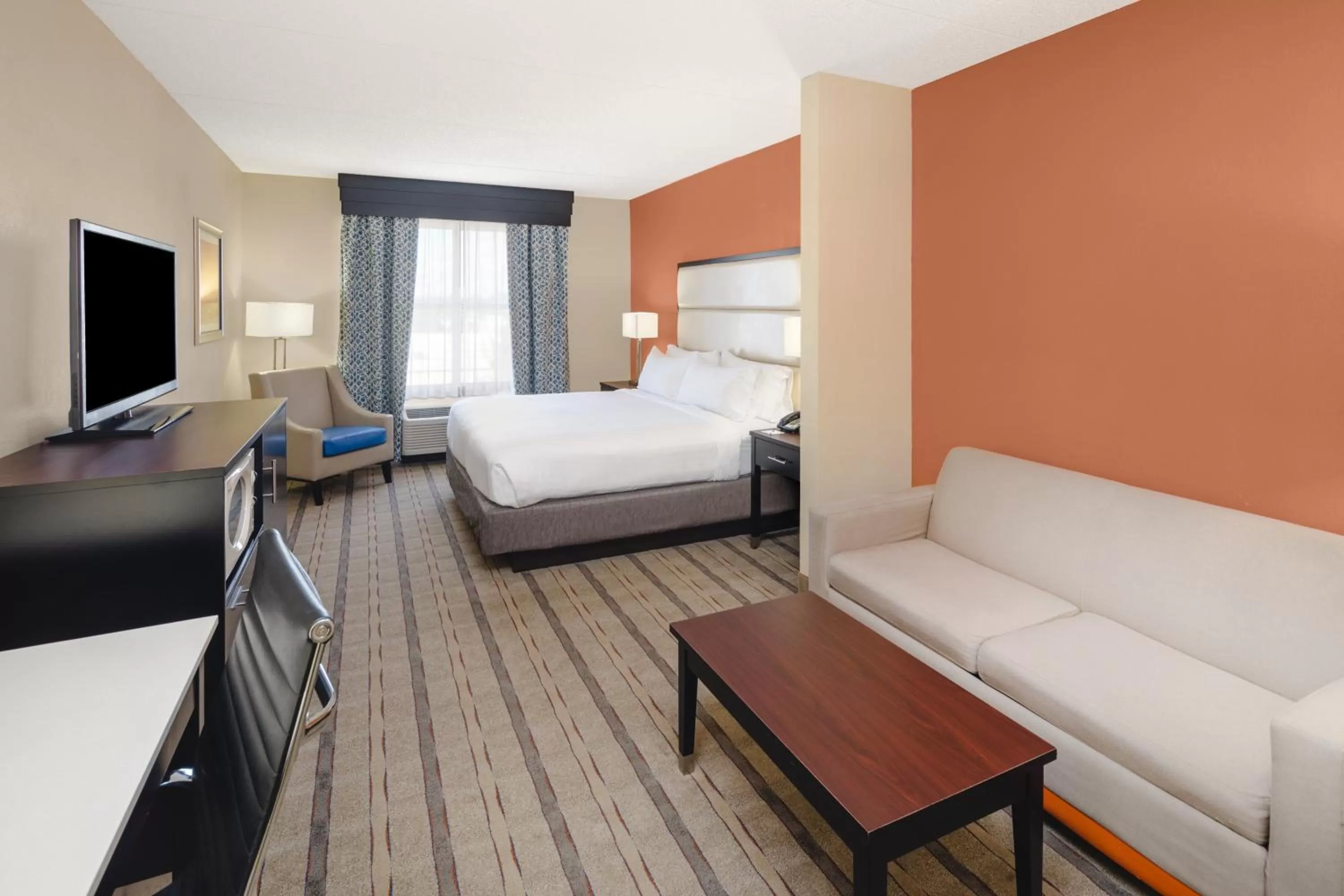 Photo of the whole room, Bed in Holiday Inn Express & Suites Atlanta NE- Duluth by IHG
