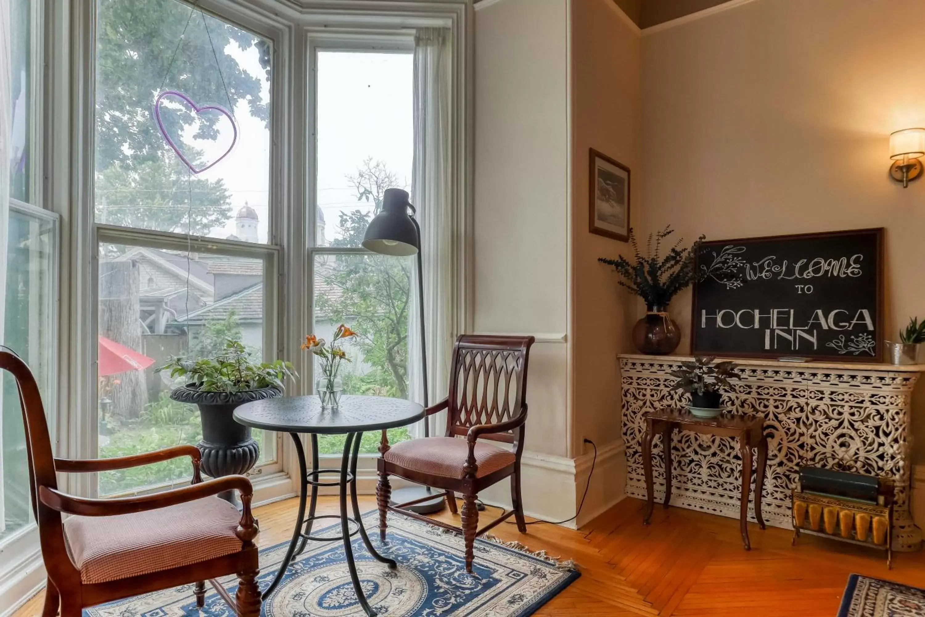 Dining area in Hochelaga Inn