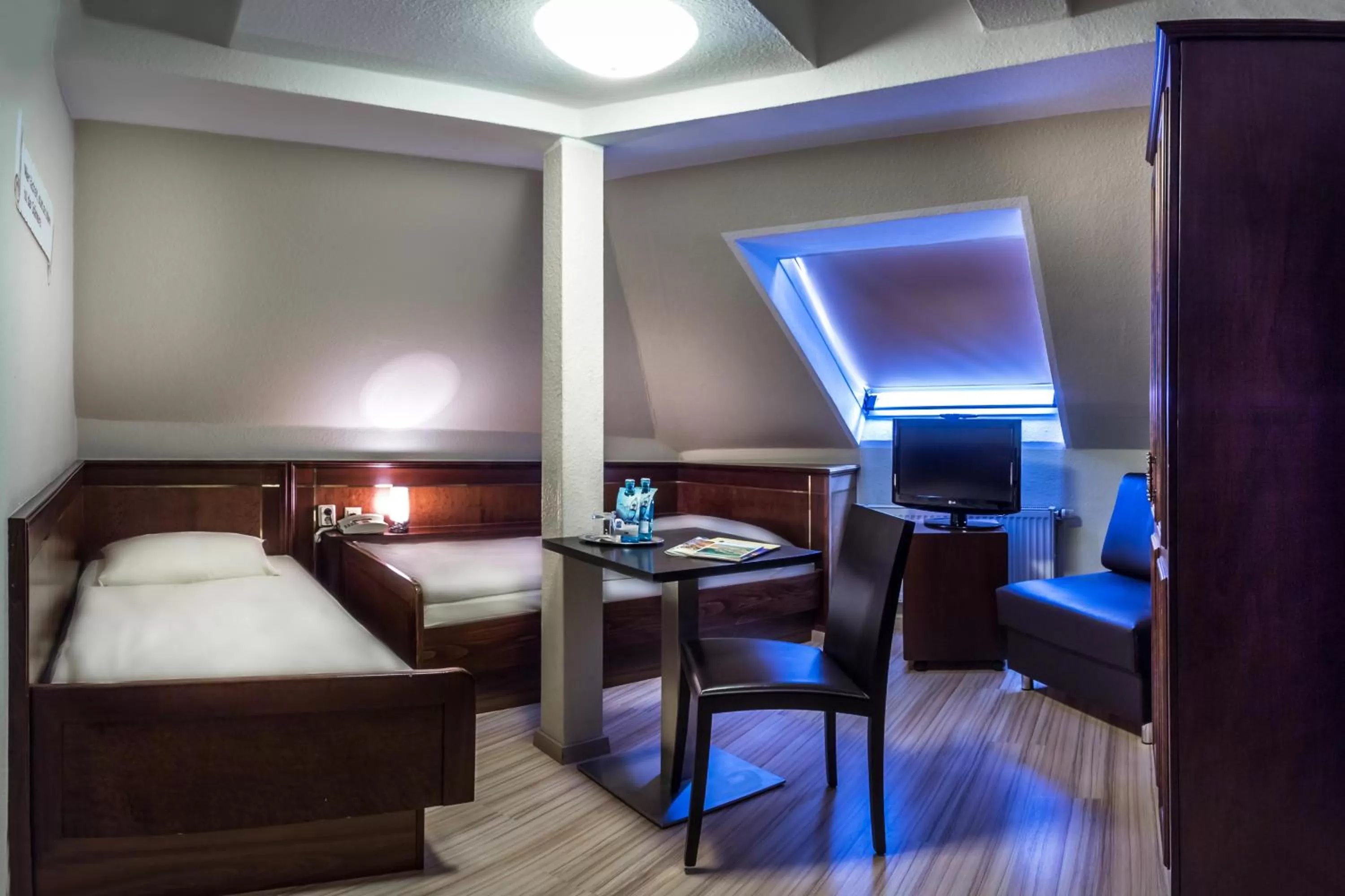 Photo of the whole room, Bed in Hotel am Wilhelmsplatz