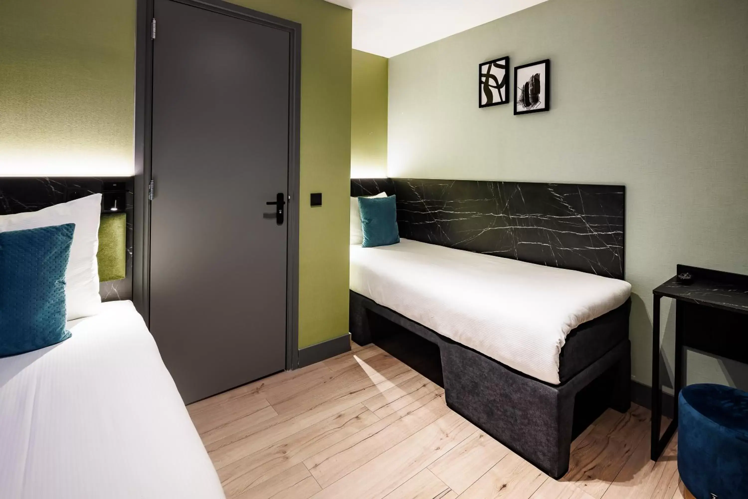 Twin Room with Private Bathroom in Ciao Papa Hotel Amsterdam Central Station Twin Room with Private Bathroom in Ciao Papa Hotel Amsterdam Central Station