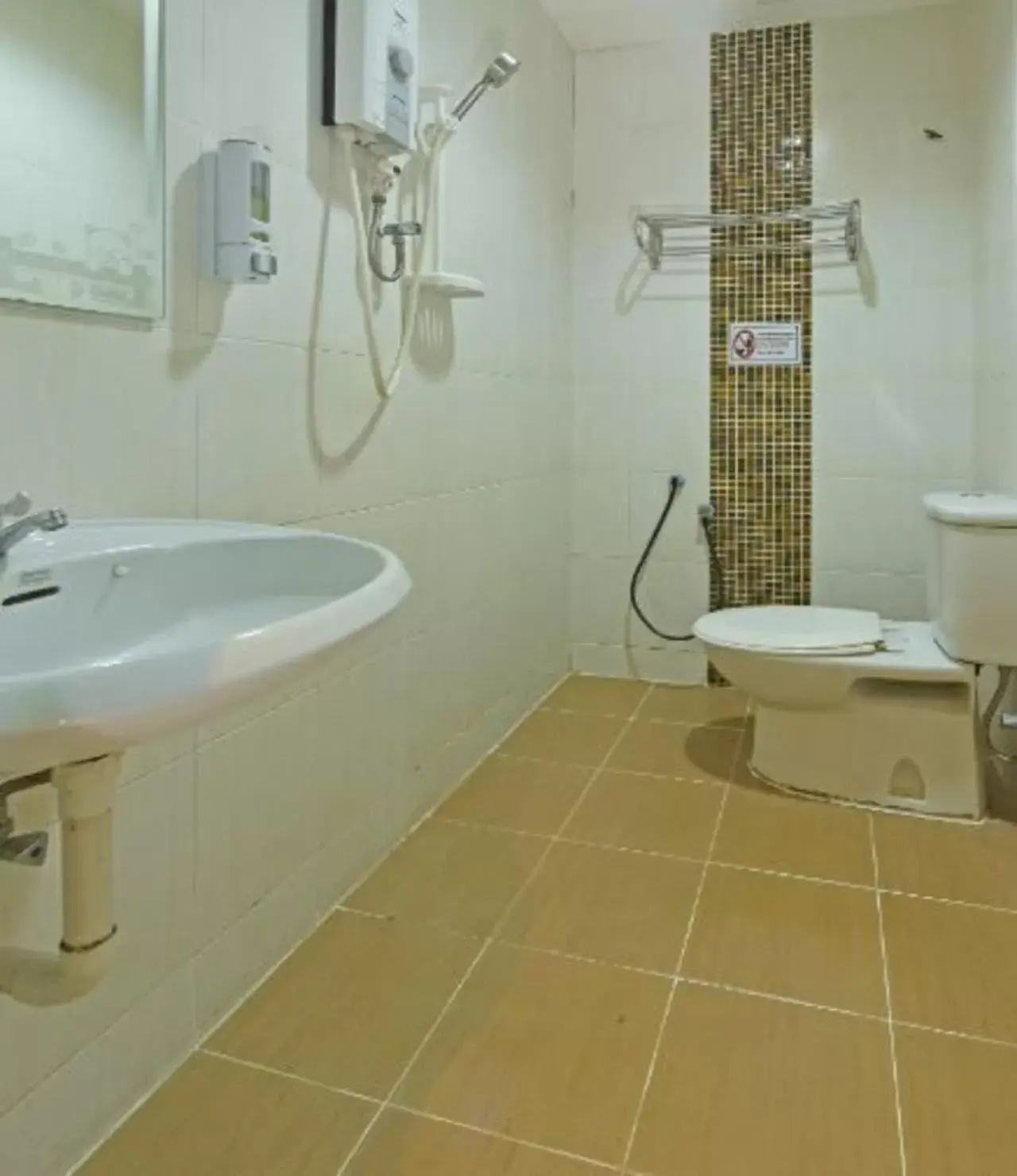 Bathroom in Juru Hotel
