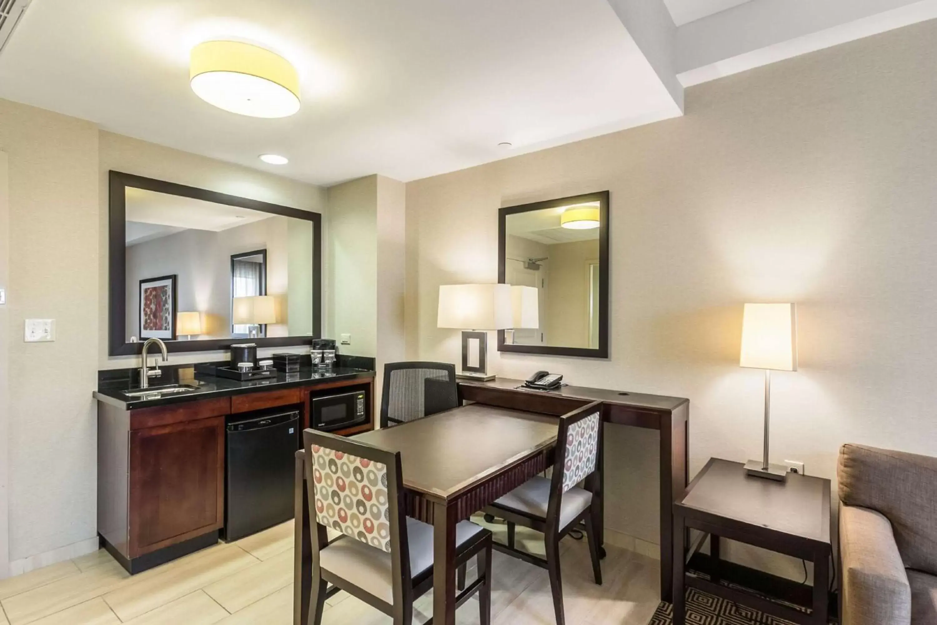 Other, Restaurant/Places to Eat in Embassy Suites by Hilton Newark Airport