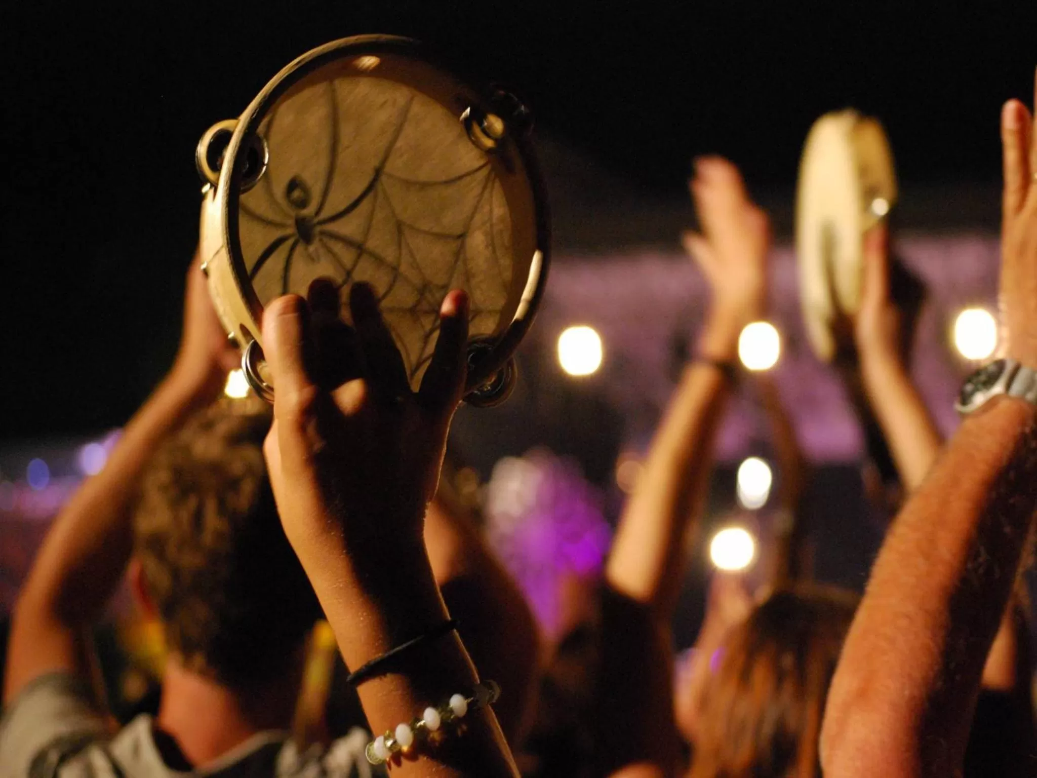 Property building, Evening Entertainment in Lu Caffa by Typney