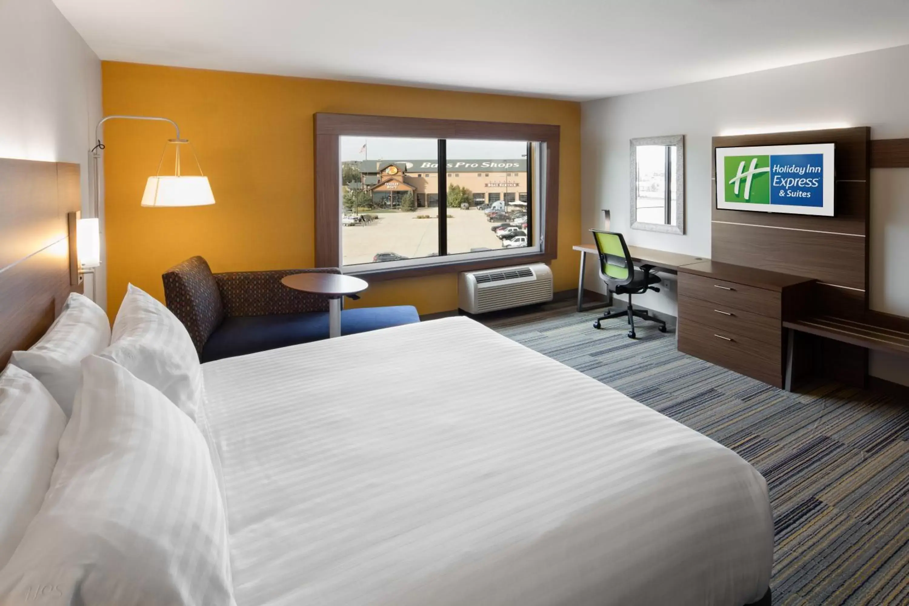 Photo of the whole room, Bed in Holiday Inn Express East Peoria - Riverfront, an IHG Hotel