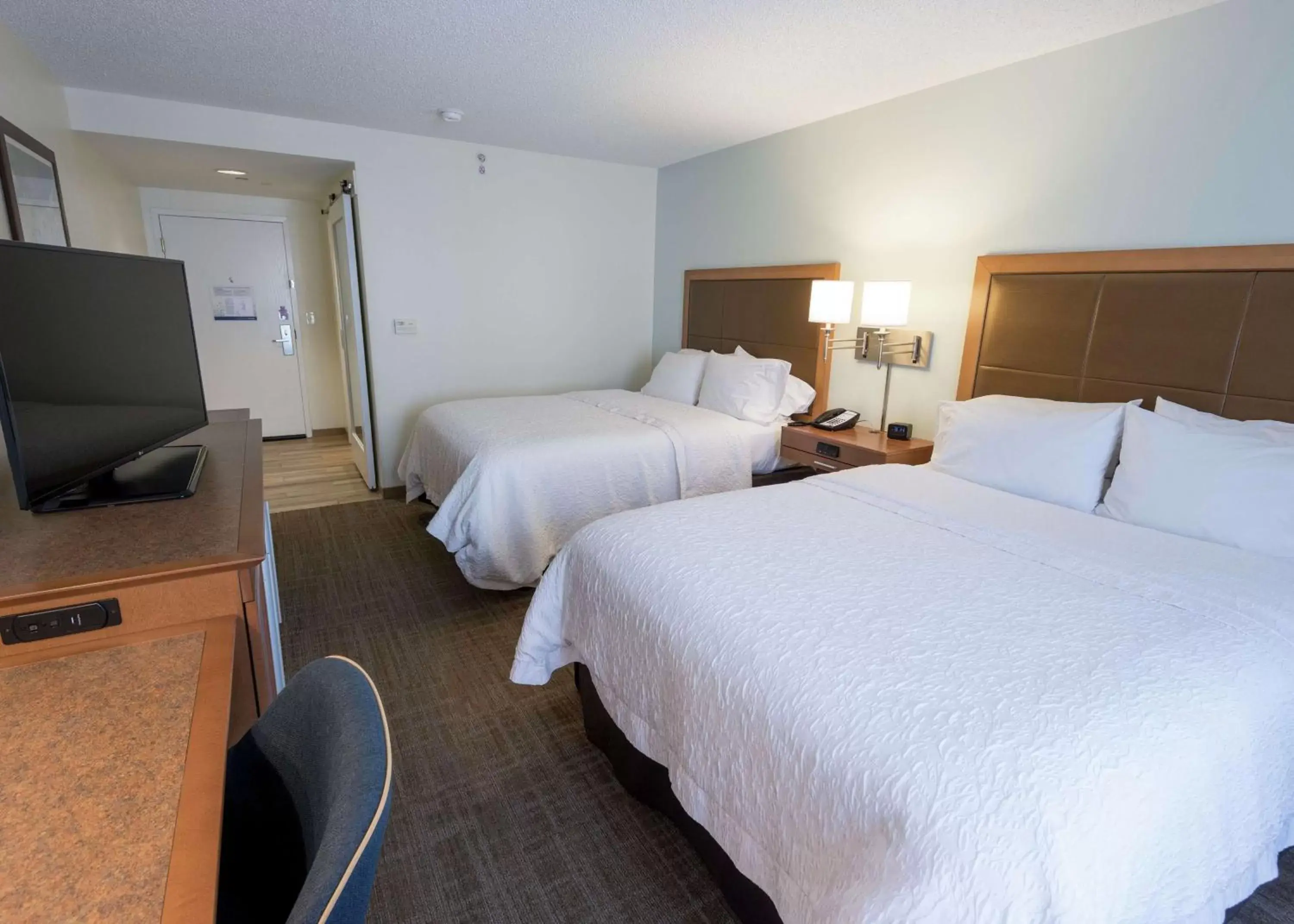 Bedroom, Bed in Hampton Inn Boca Raton