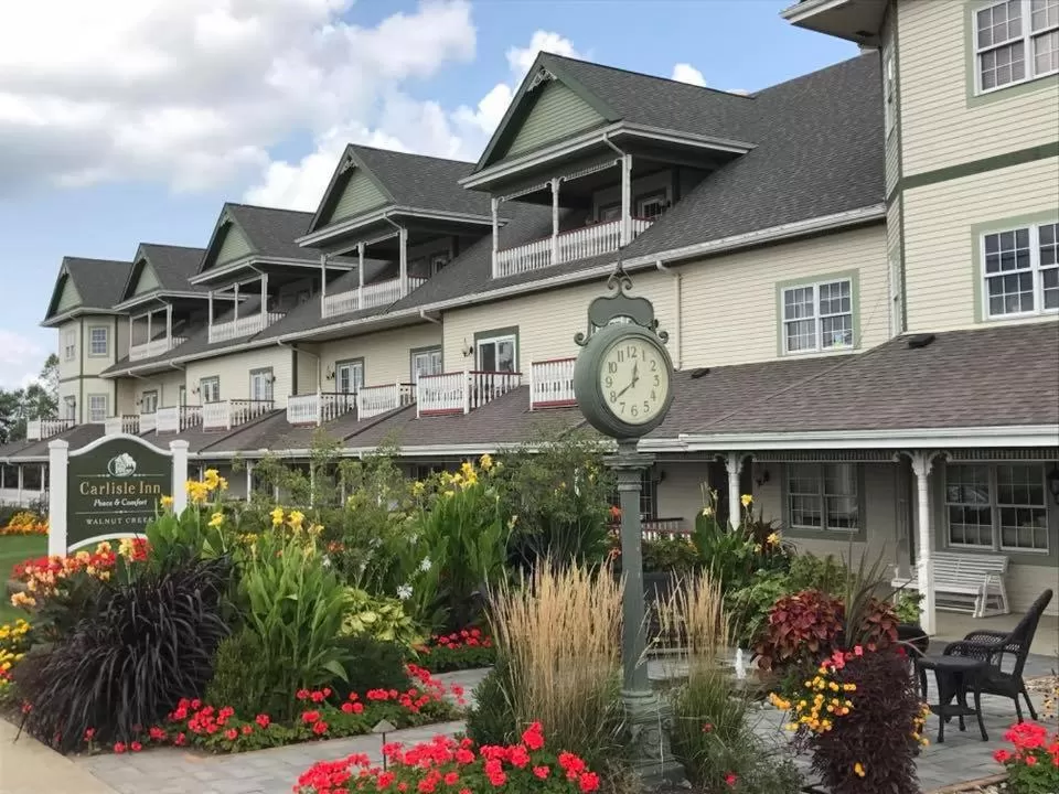 Property building in Carlisle Inn Walnut Creek