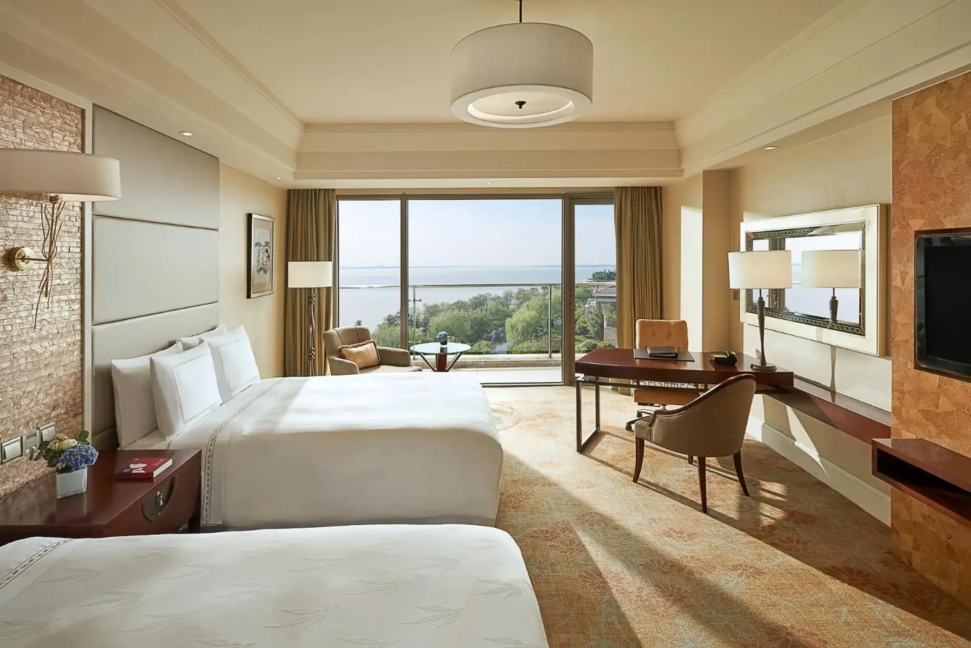 Photo of the whole room in Fairmont Yangcheng Lake Kunshan