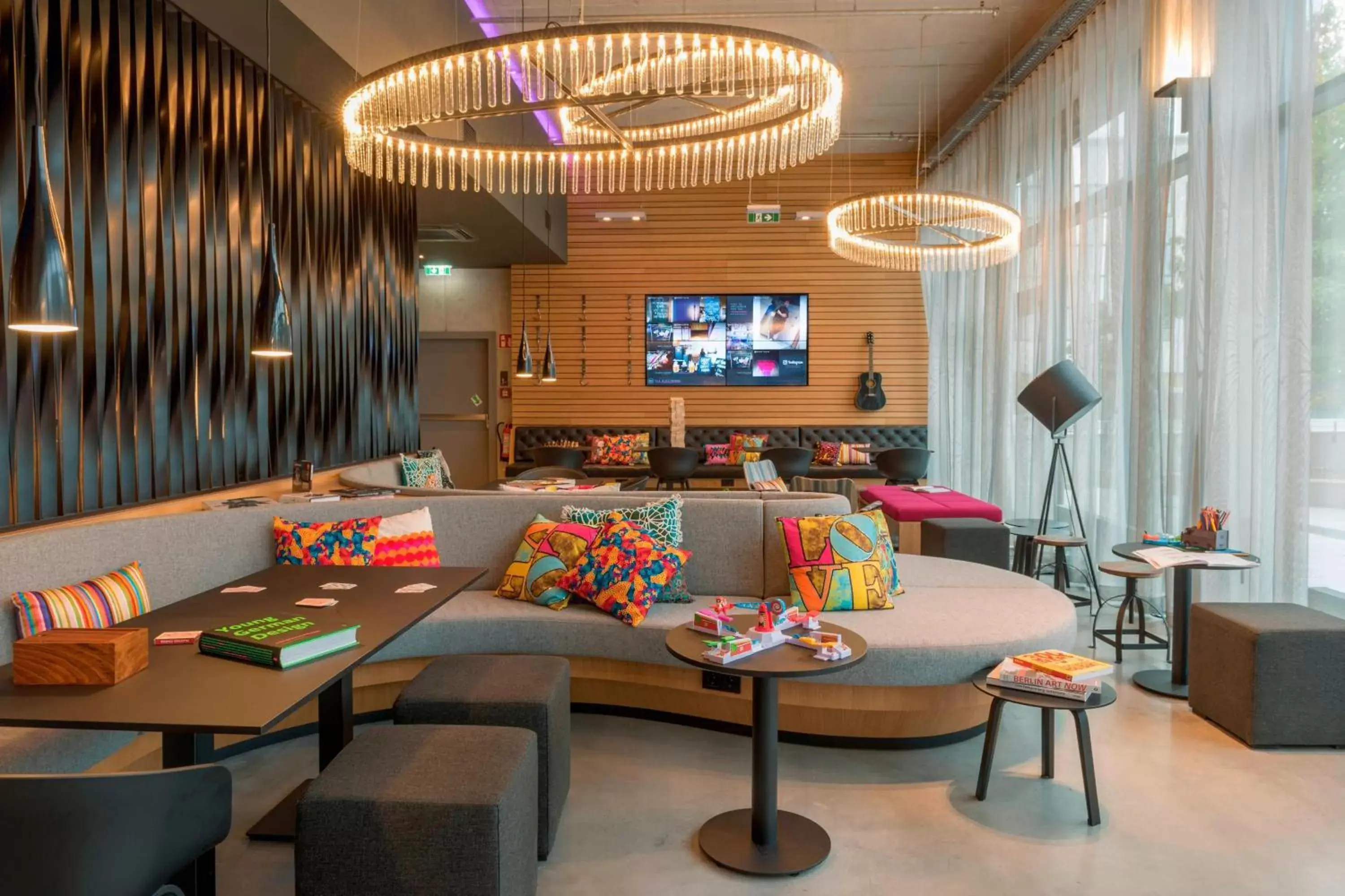 Living room, Restaurant/Places to Eat in Moxy Ludwigshafen