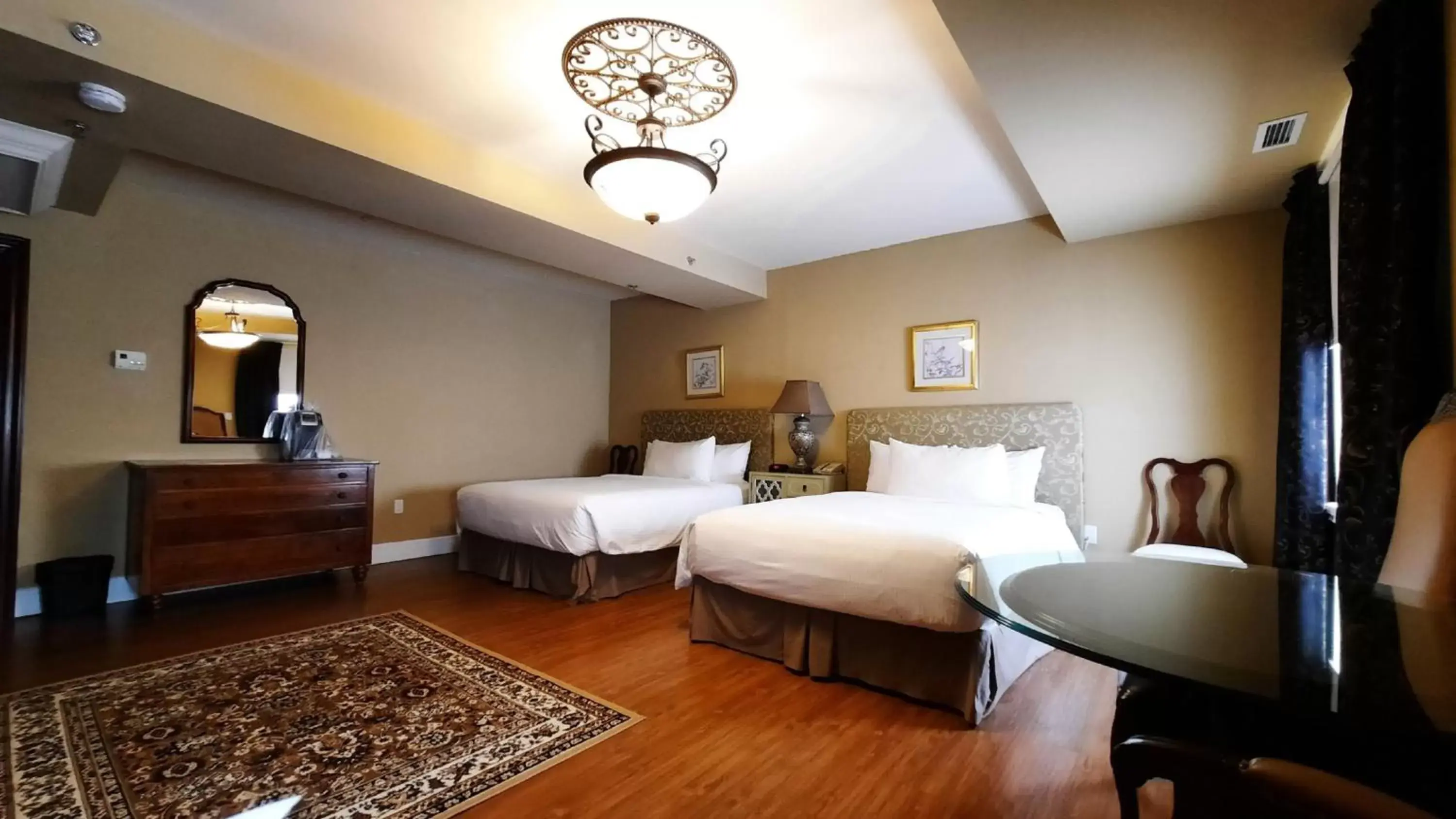 Standard Double Room in Grant Hall Hotel Standard Double Room in Grant Hall Hotel