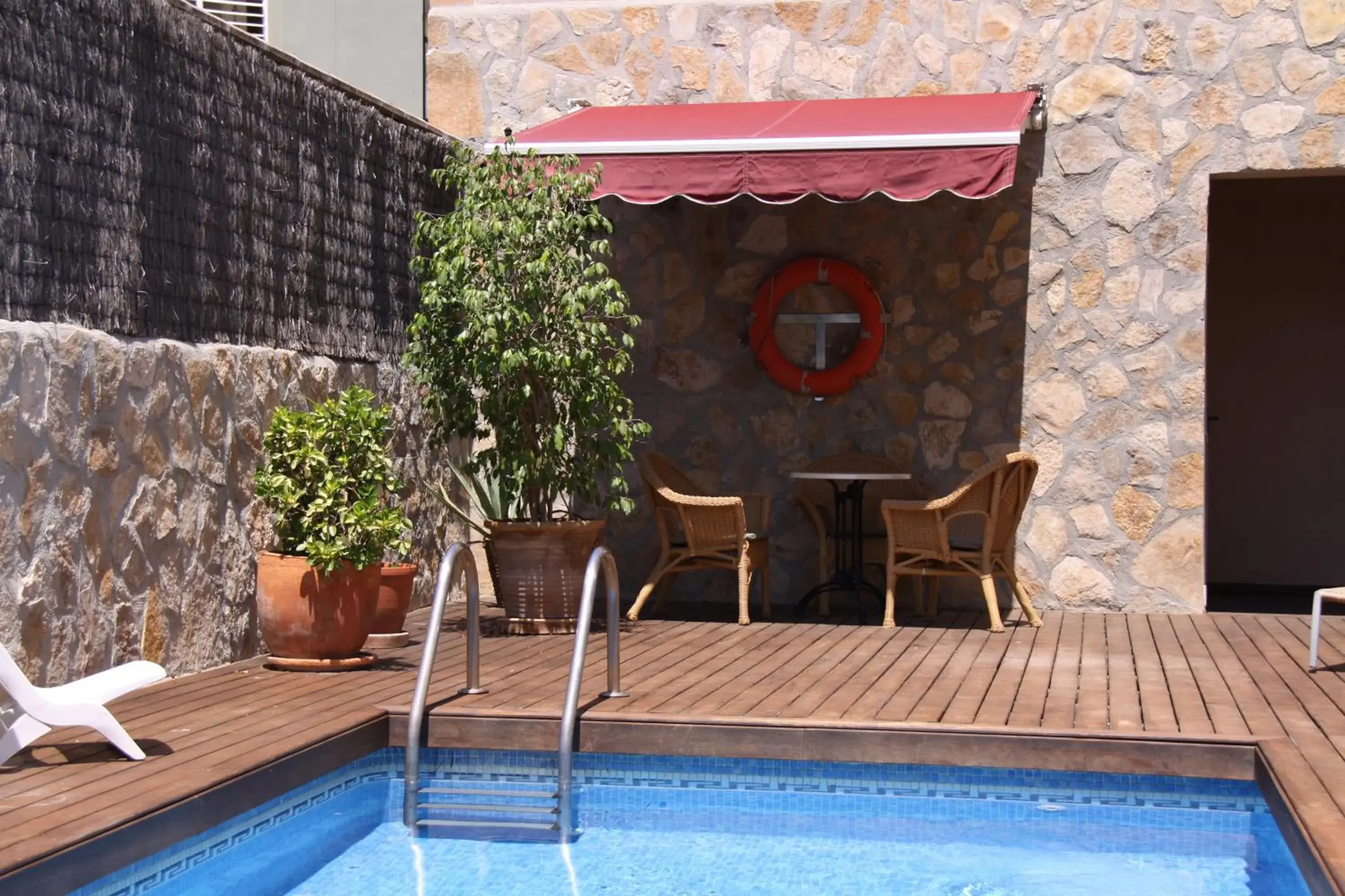 Patio, Swimming Pool in Hotel Marbel