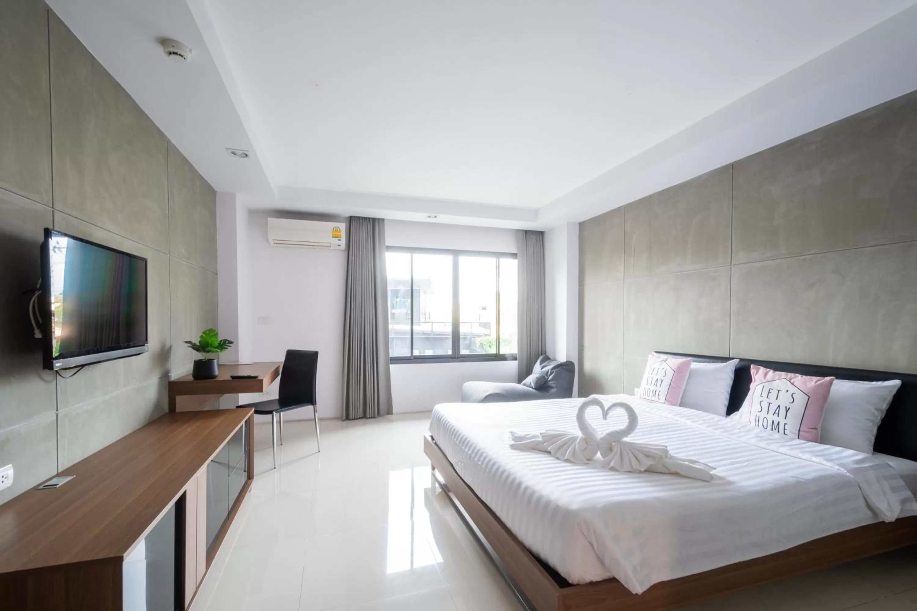 Bed in We Grand Ever 9