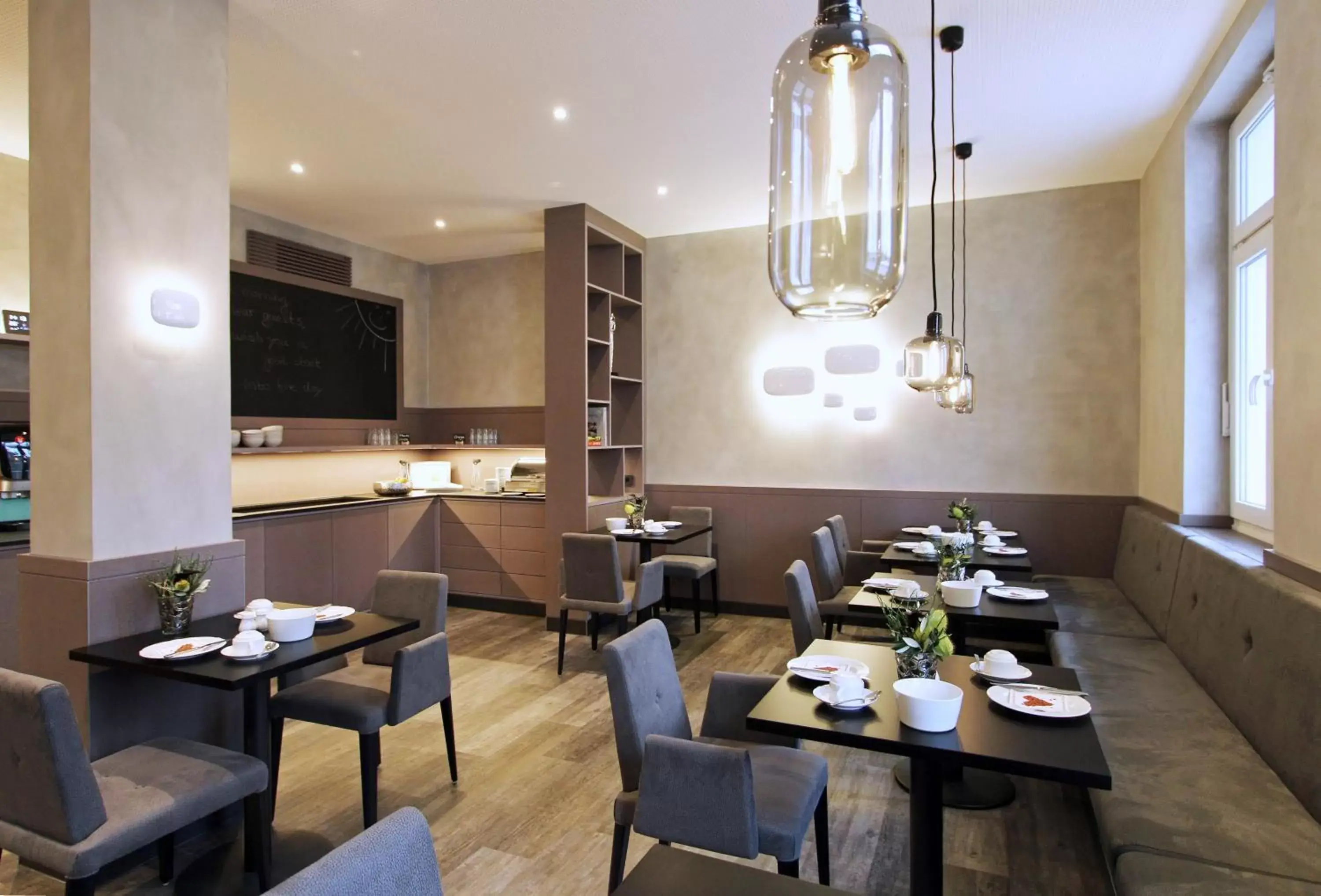 Buffet breakfast, Restaurant/Places to Eat in Hotel Stadt Tuttlingen