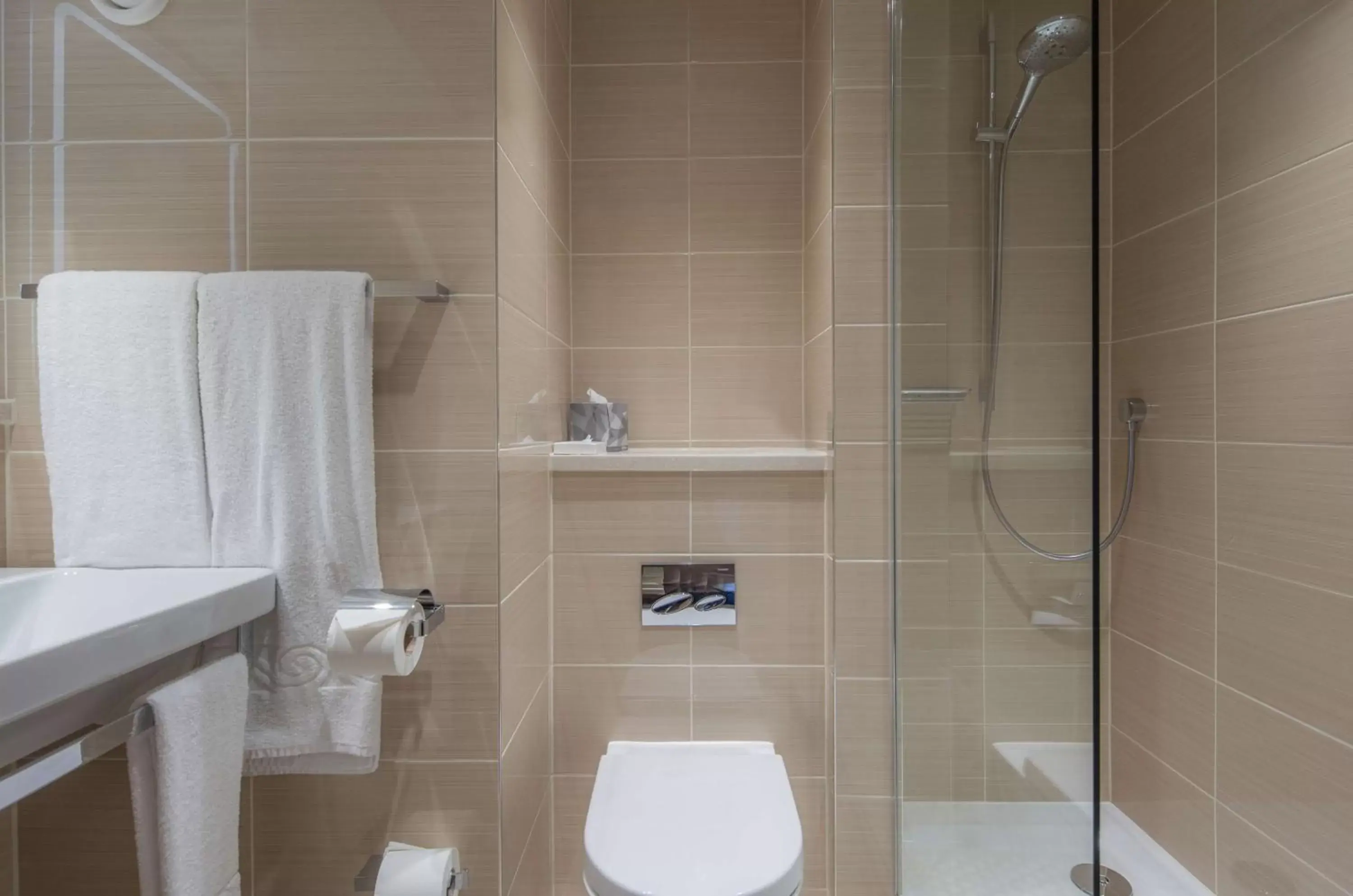 Bathroom in Hilton London Metropole