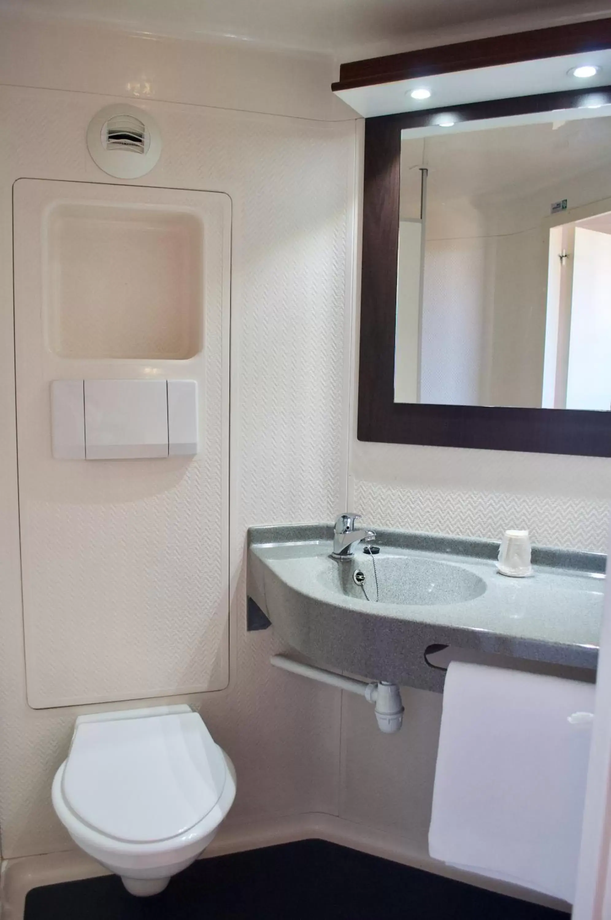 Bathroom in Premiere Classe Bordeaux Sud Pessac Bersol