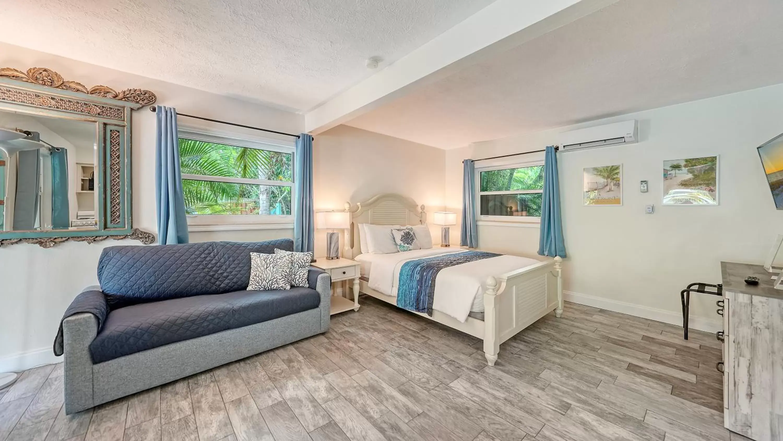 Siesta Courtyard Suites in Siesta Key Palms Resort