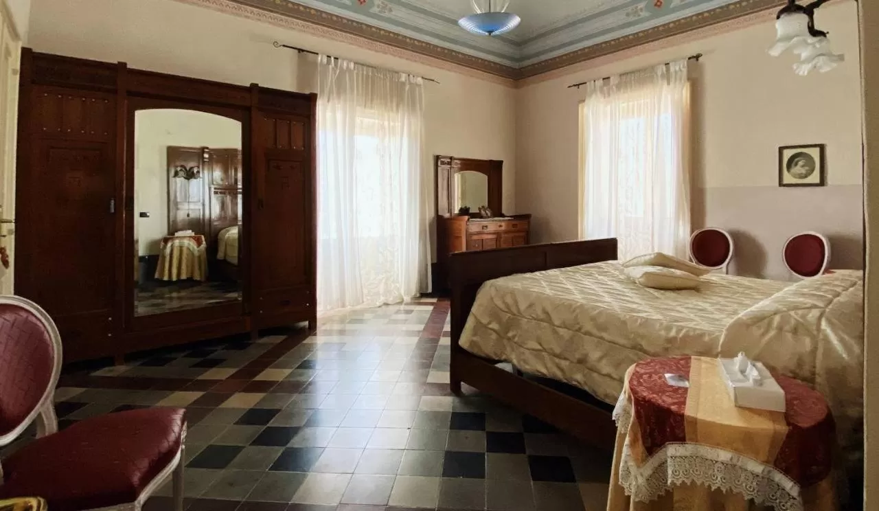 Photo of the whole room, Bed in Palazzo Gambuzza