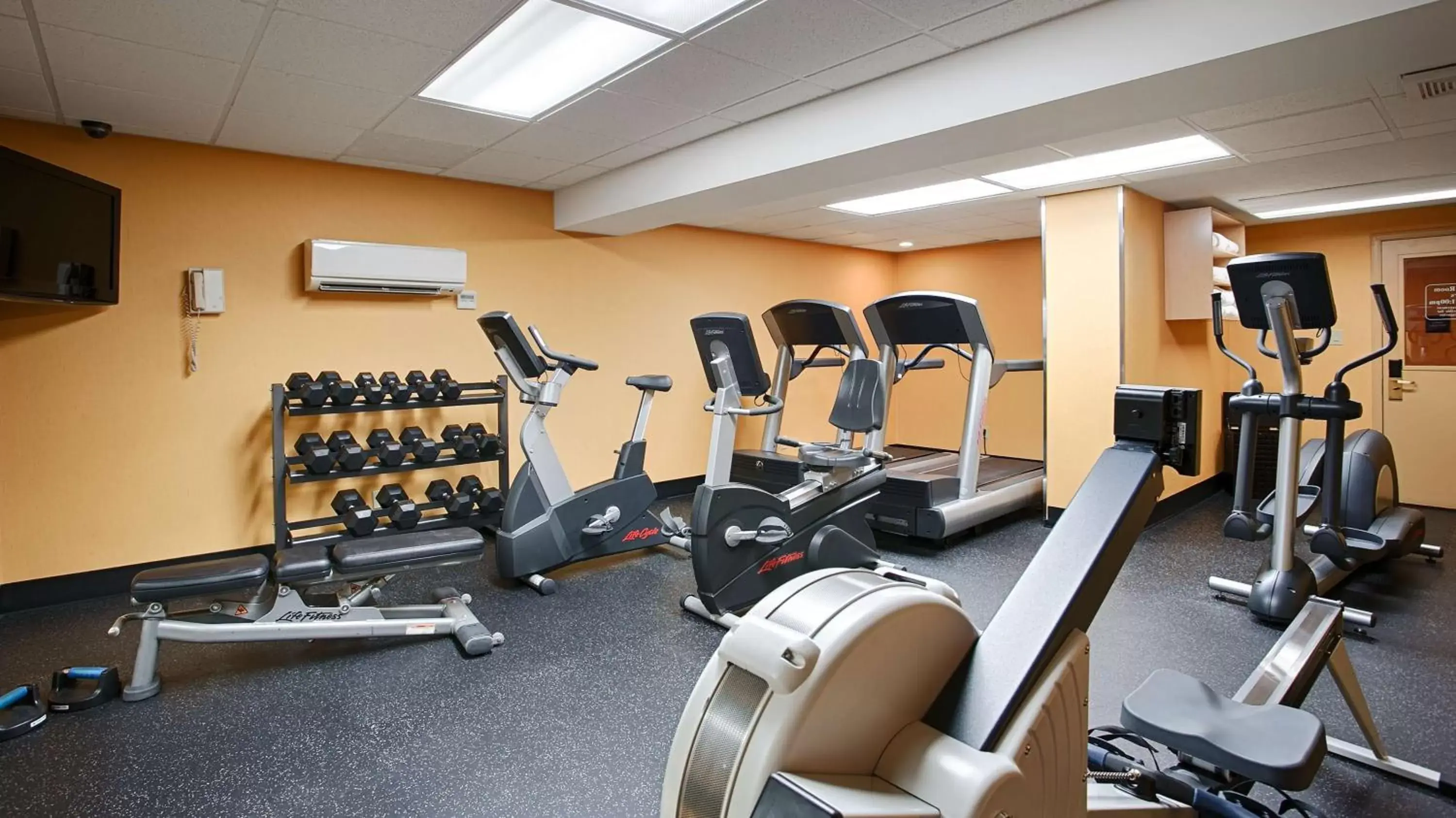 Fitness centre/facilities, Fitness Center/Facilities in Best Western Plus Suites Downtown Calgary