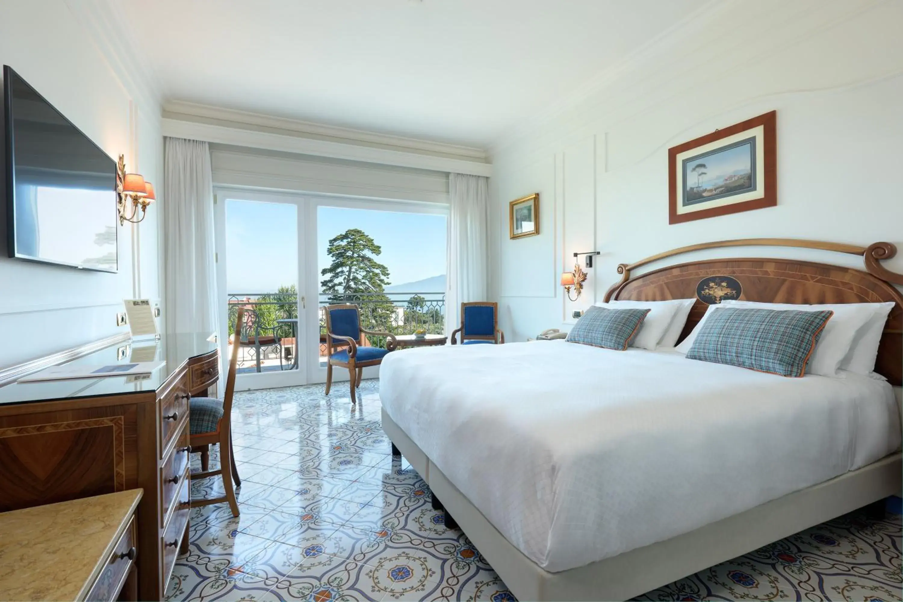 Comfort Double or Twin Room with Partial Sea View in Grand Hotel de la Ville Comfort Double or Twin Room with Partial Sea View in Grand Hotel de la Ville