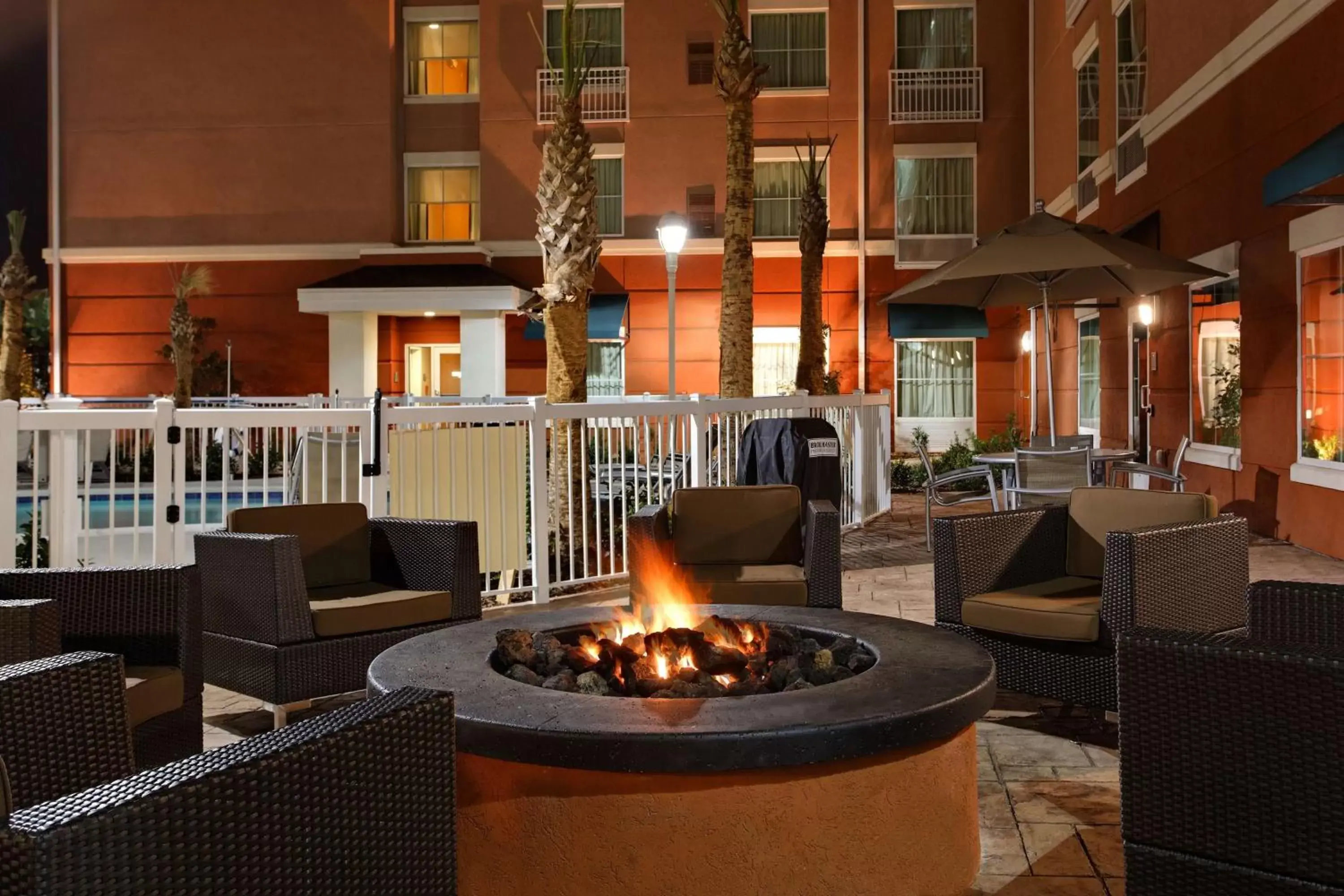 Patio, Restaurant/Places to Eat in Homewood Suites by Hilton Orlando Airport