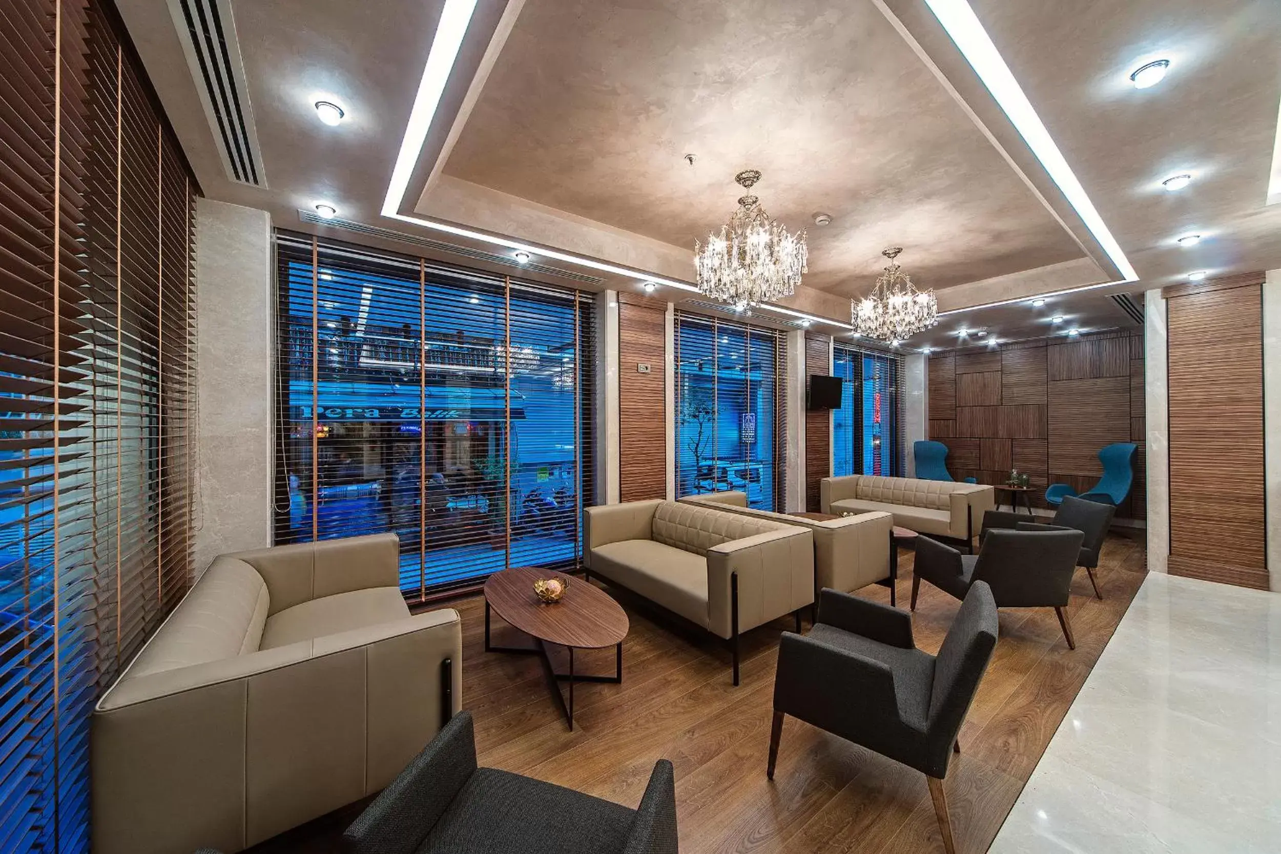 Living room, Lounge/Bar in Mukarnas Taksim Hotel