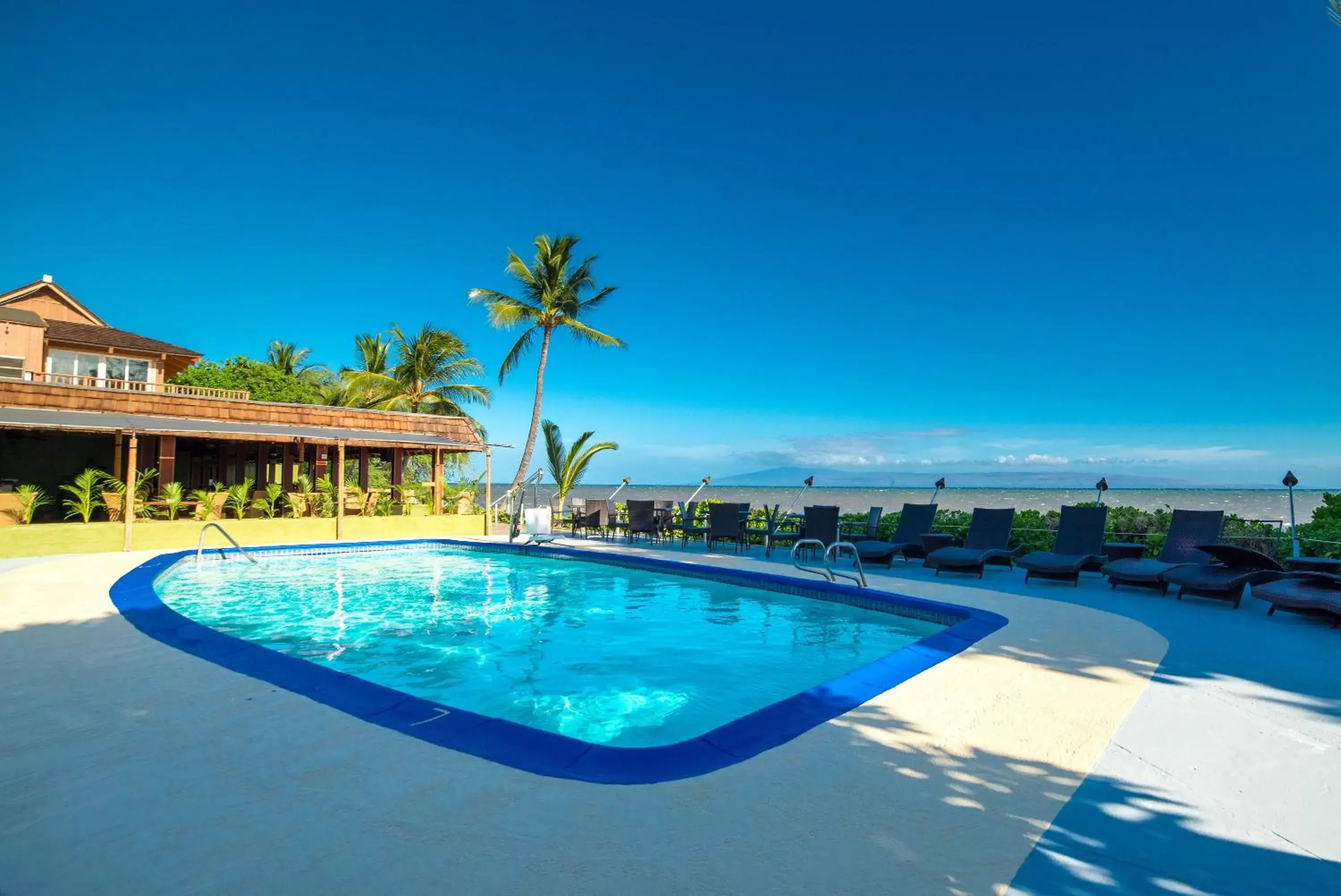 Swimming Pool in Hotel Molokai