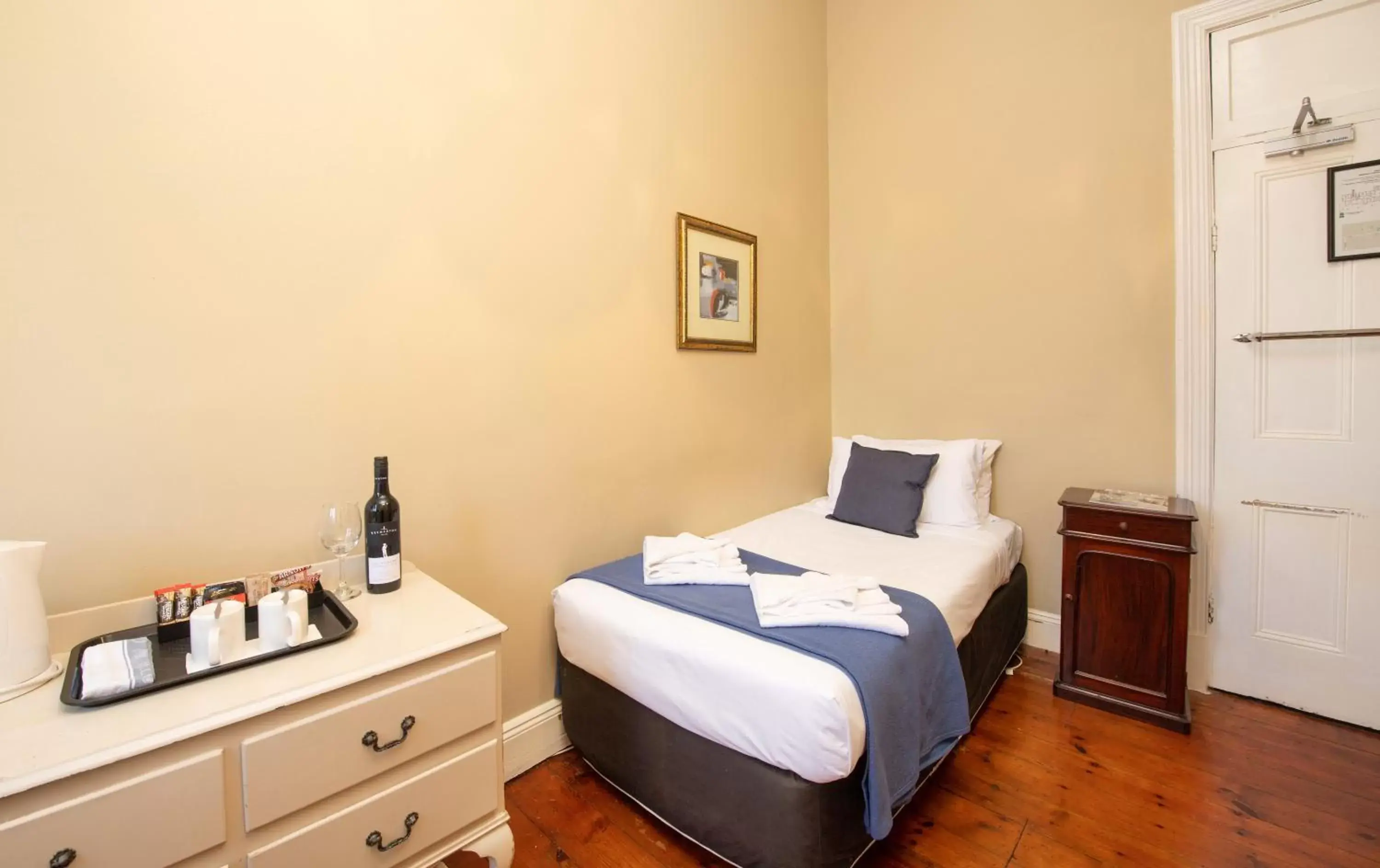 Budget Single Room - single occupancy in Anchorage Seafront Hotel Budget Single Room - single occupancy in Anchorage Seafront Hotel