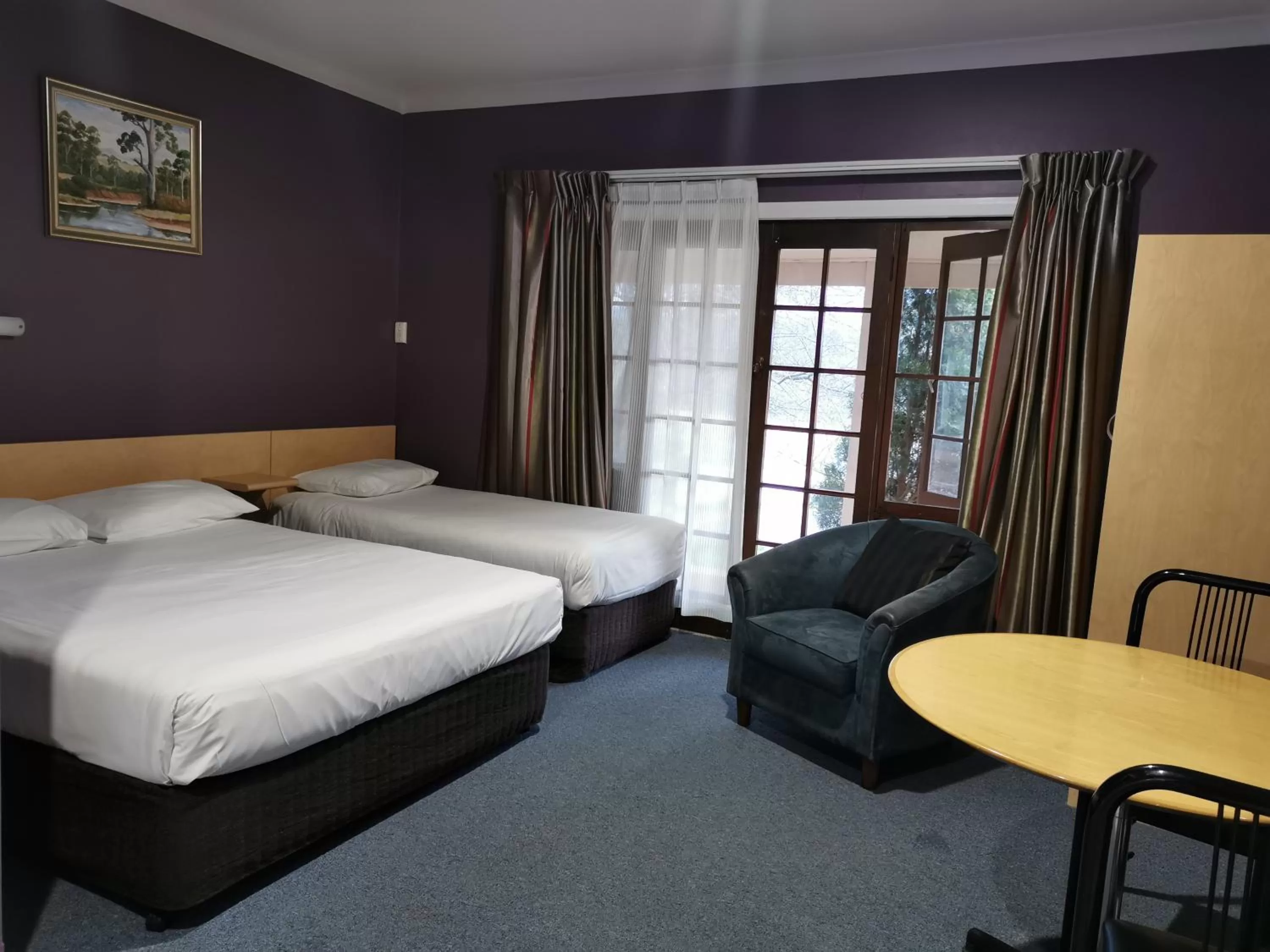 Bed in Poplars Inn Mittagong