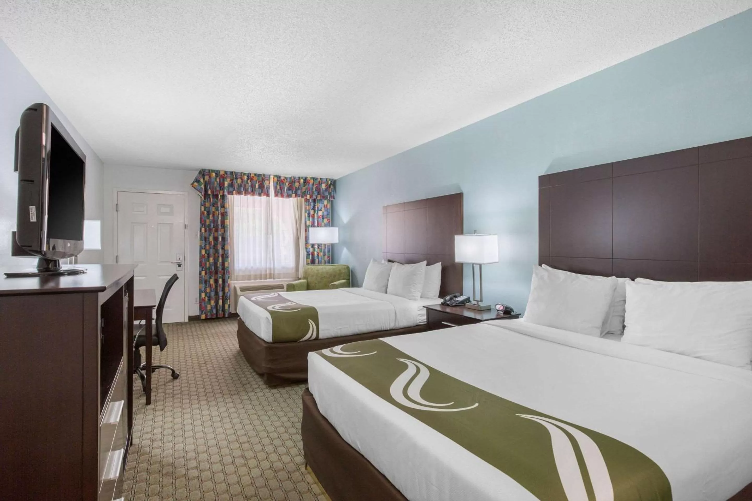 Photo of the whole room, Bed in Quality Inn Clute Freeport
