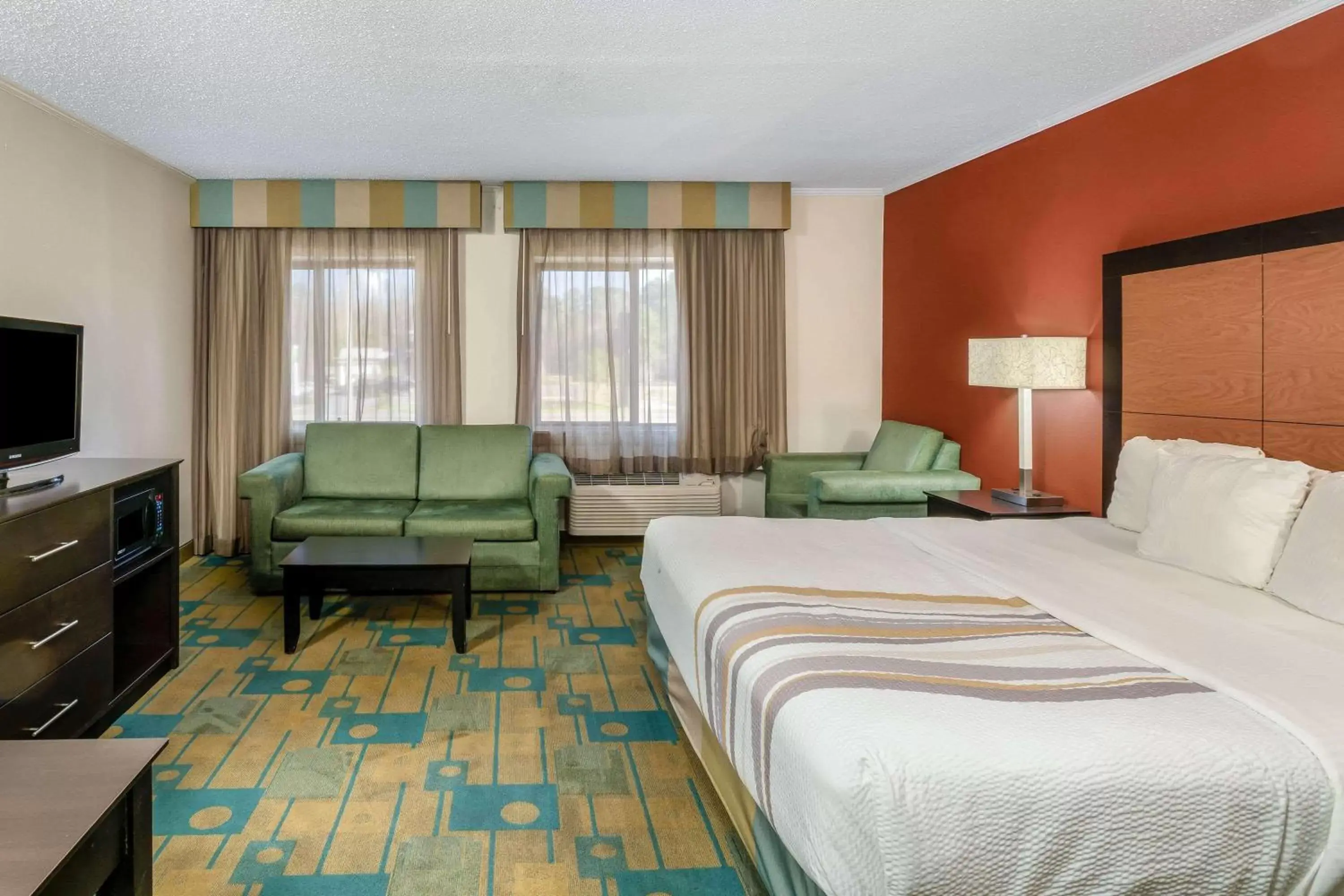 Photo of the whole room in La Quinta Inn & Suites by Wyndham Meridian