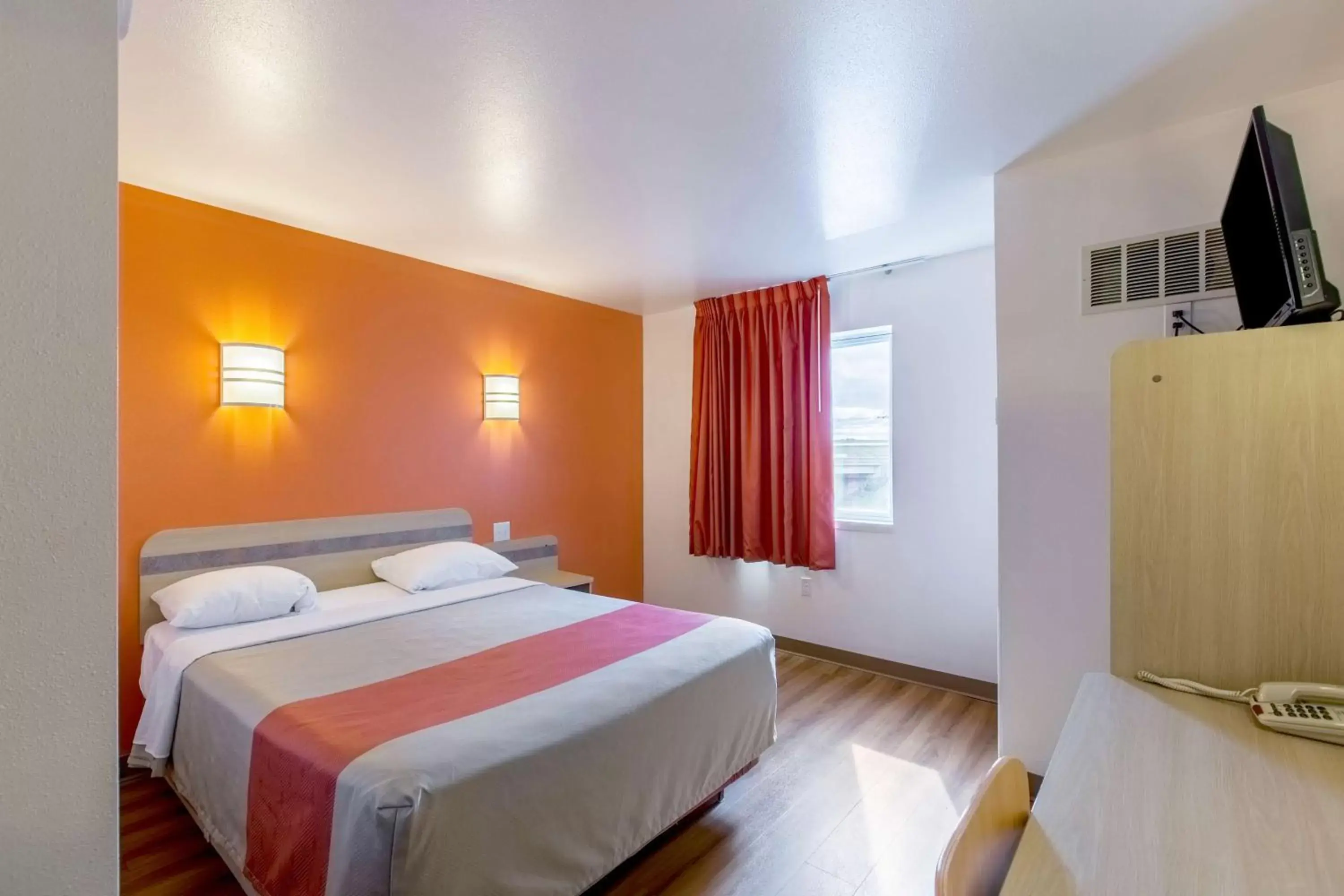 Bedroom, Bed in Motel 6-Baraboo, WI - Lake Delton-Wisconsin Dells Bedroom, Bed in Motel 6-Baraboo, WI - Lake Delton-Wisconsin Dells