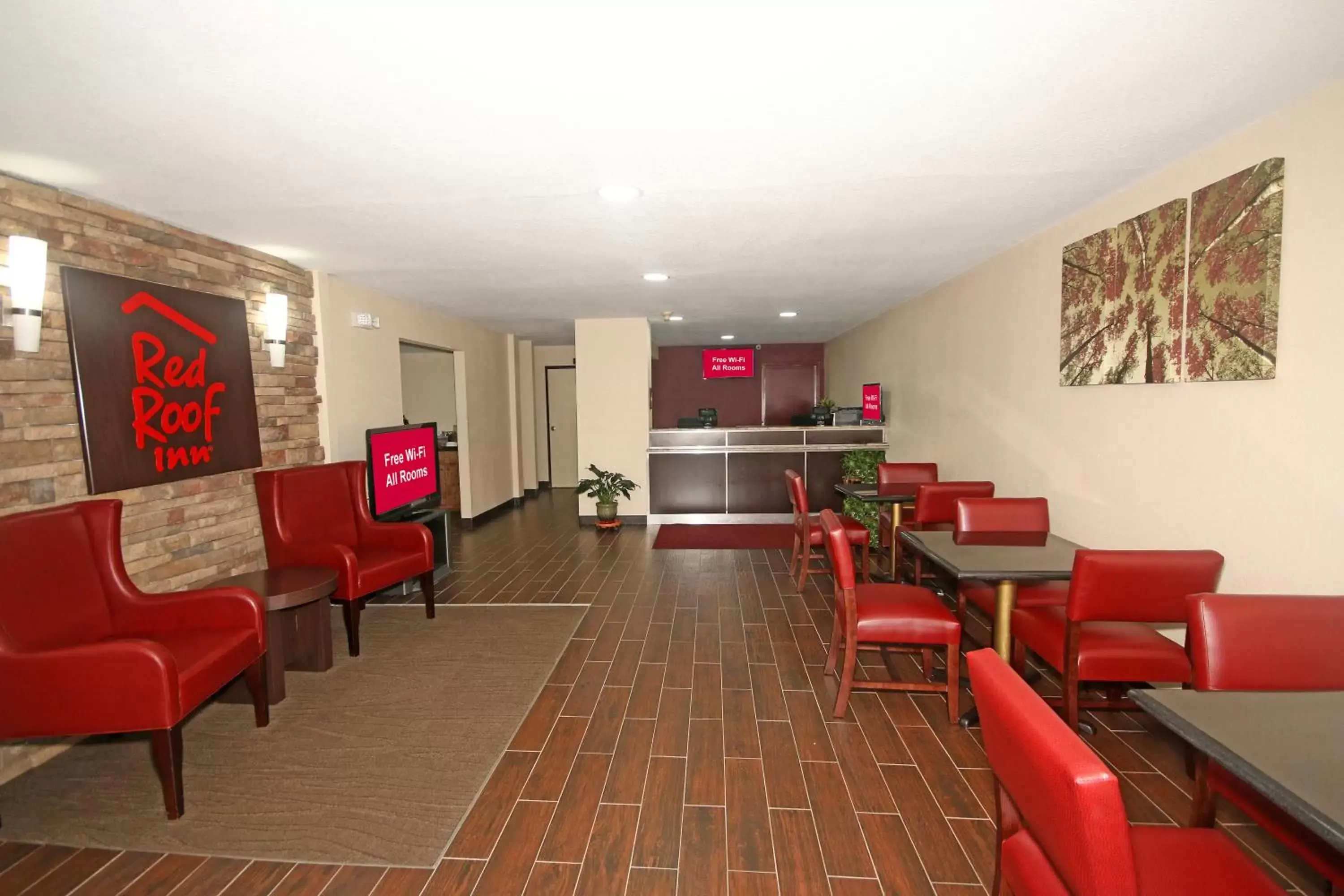 Lobby or reception, Lounge/Bar in Red Roof Inn Hillsville