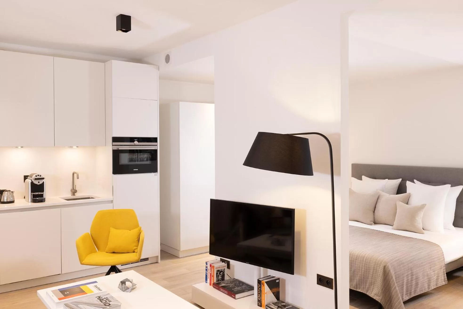 Living room, Bed in L-Avenue