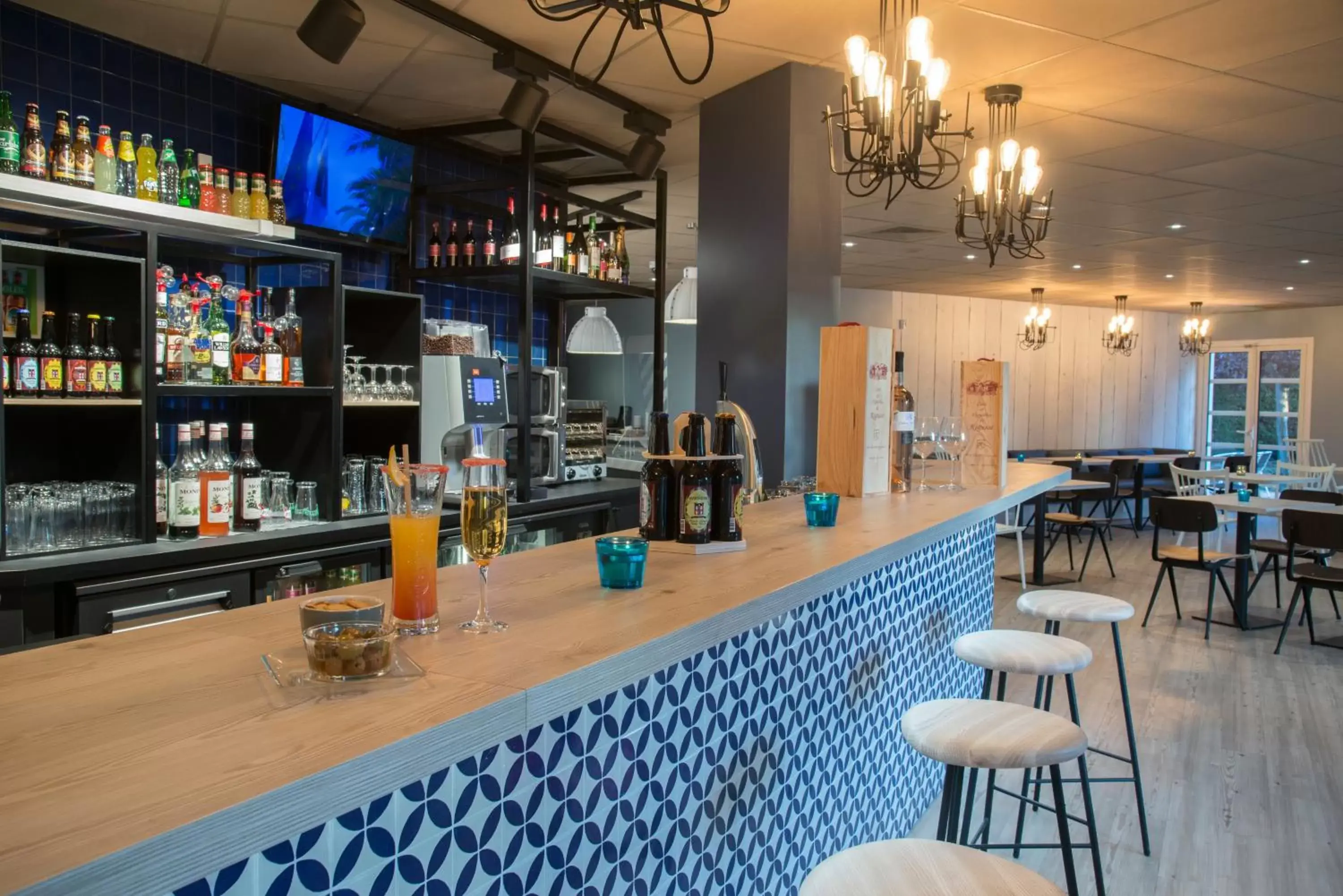 Lounge or bar in ibis Manosque Cadarache Lounge or bar in ibis Manosque Cadarache