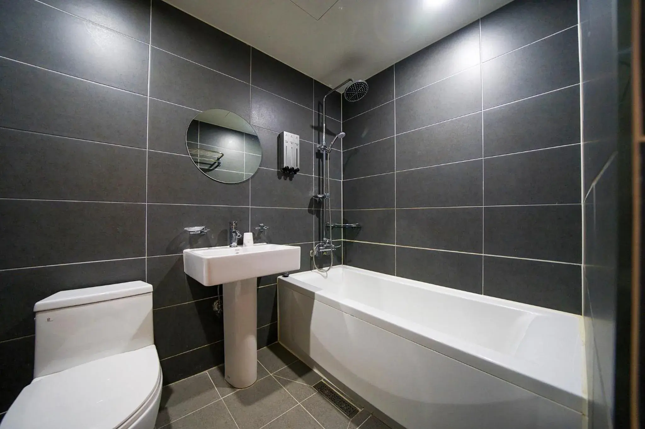 Bath, Bathroom in Hotel Dono