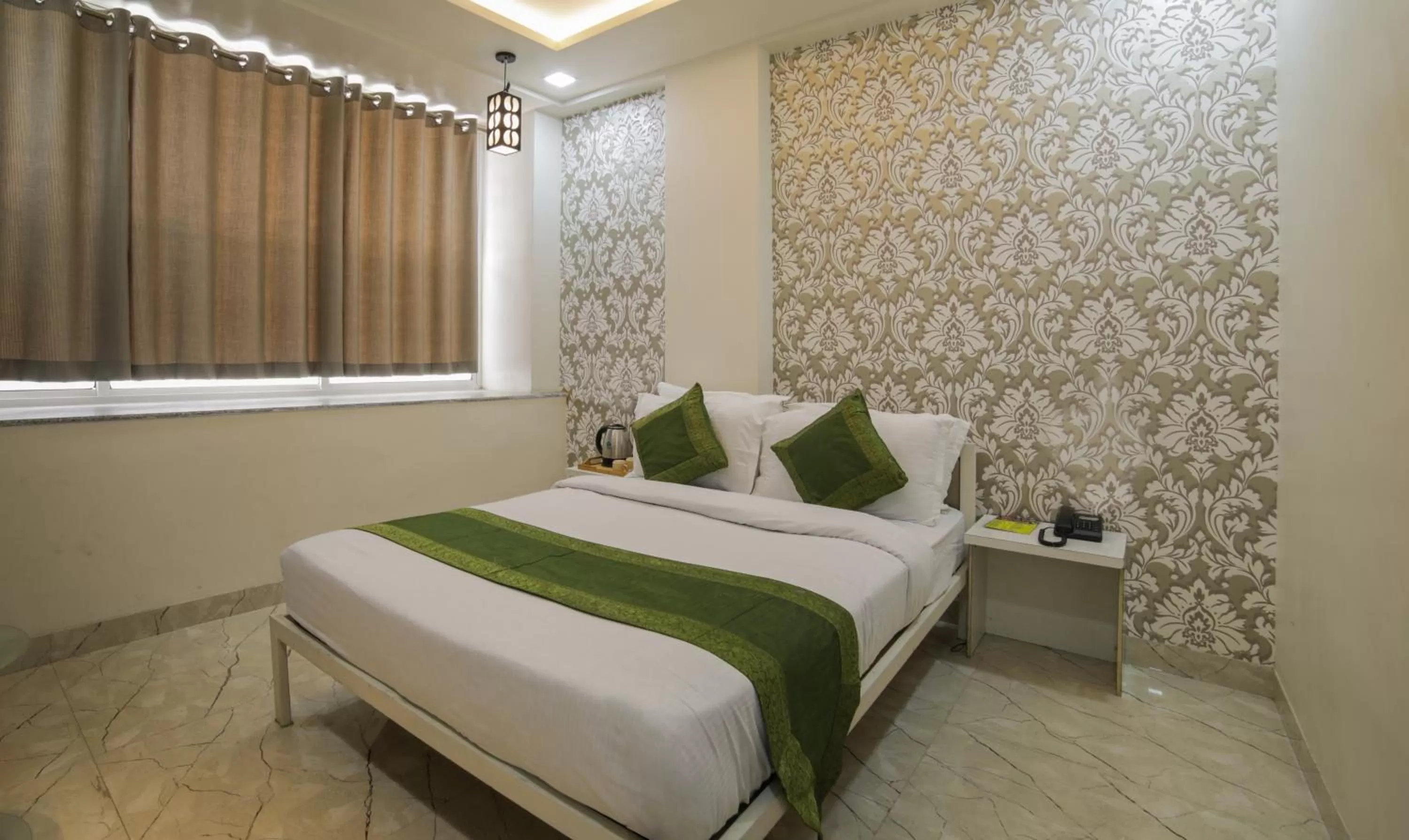 Bedroom, Bed in Itsy Hotels Le Clover