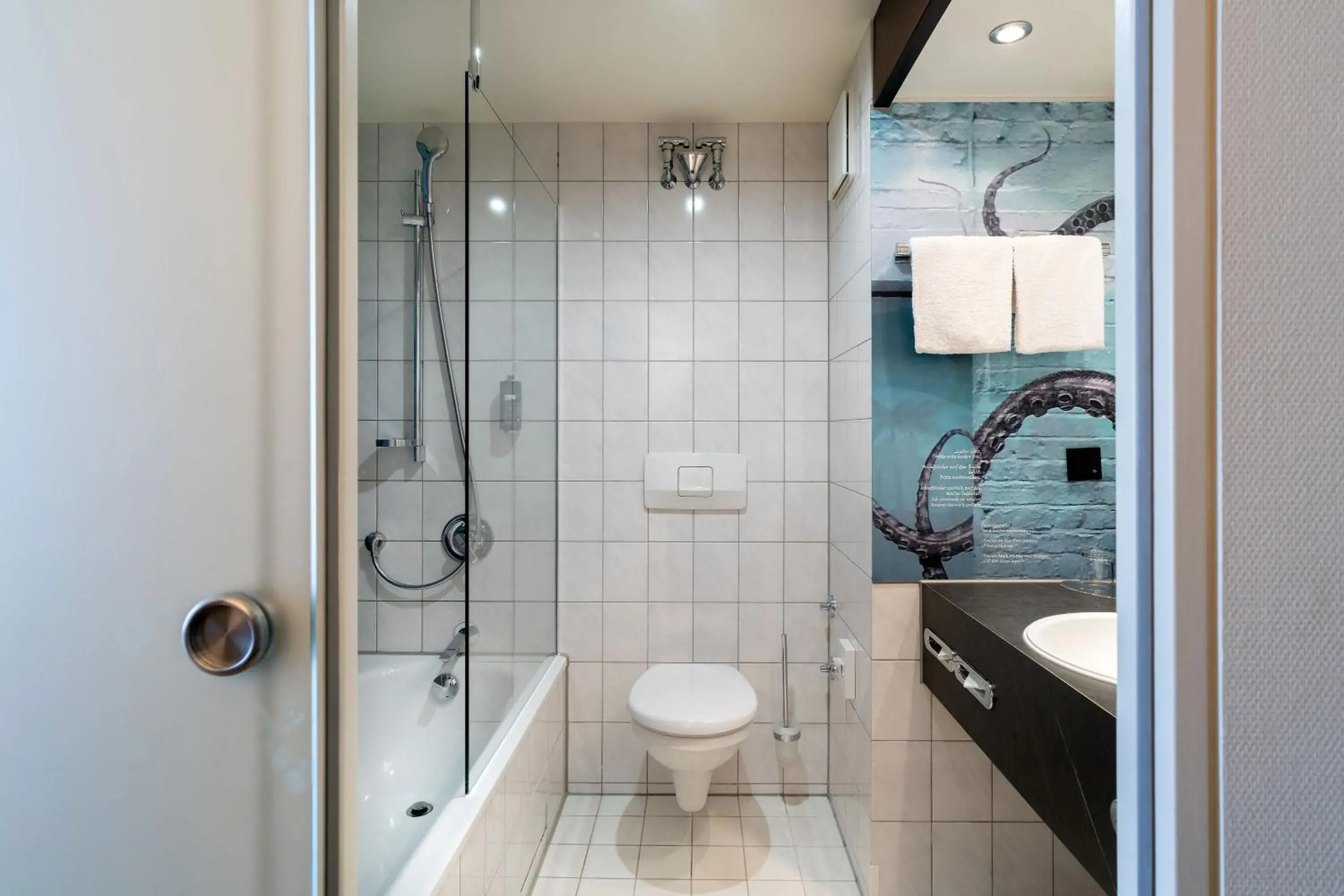 Bathroom in Seminaris Hotel Nürnberg Bathroom in Seminaris Hotel Nürnberg