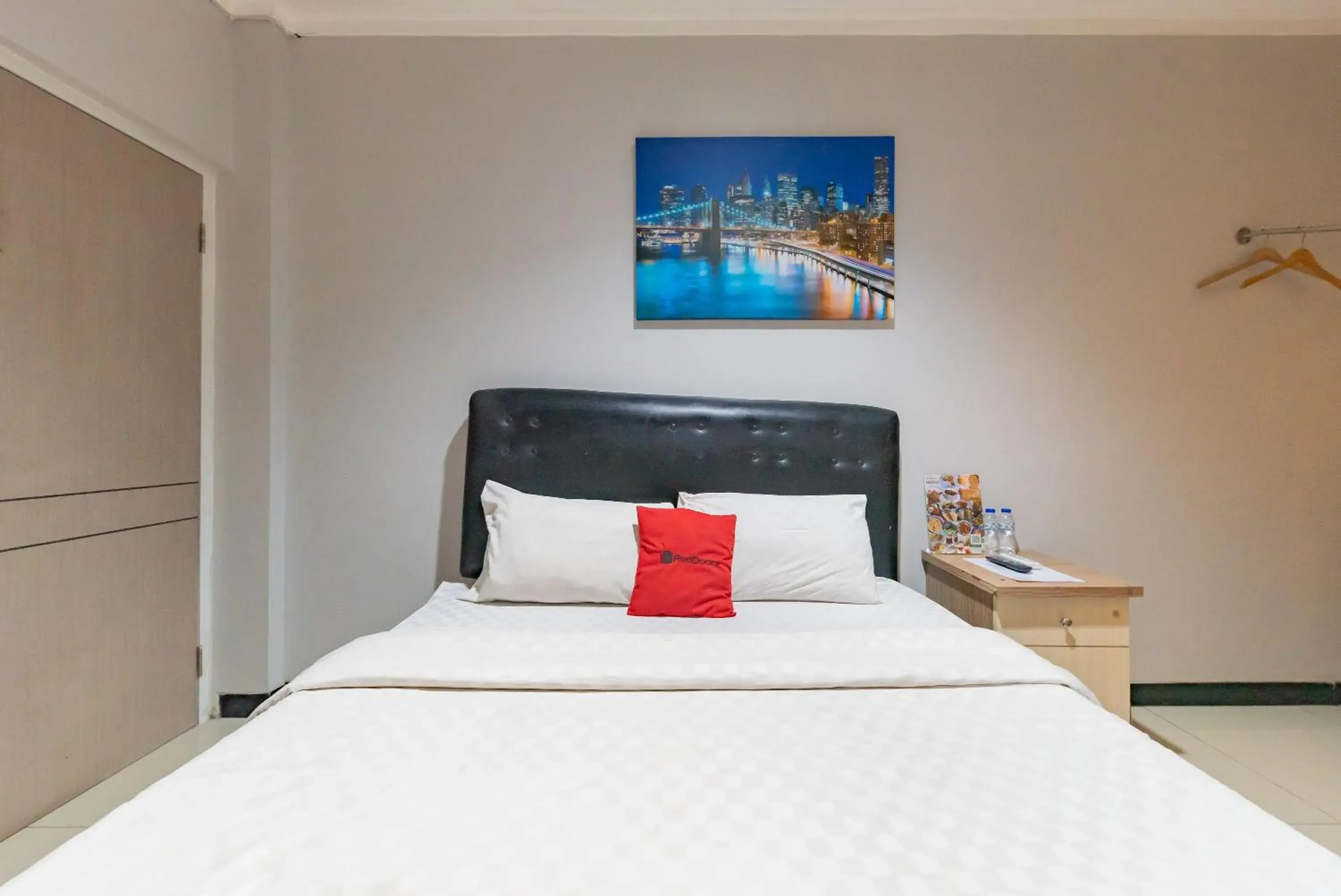 Bed in RedDoorz near Botani Square Mall Bed in RedDoorz near Botani Square Mall