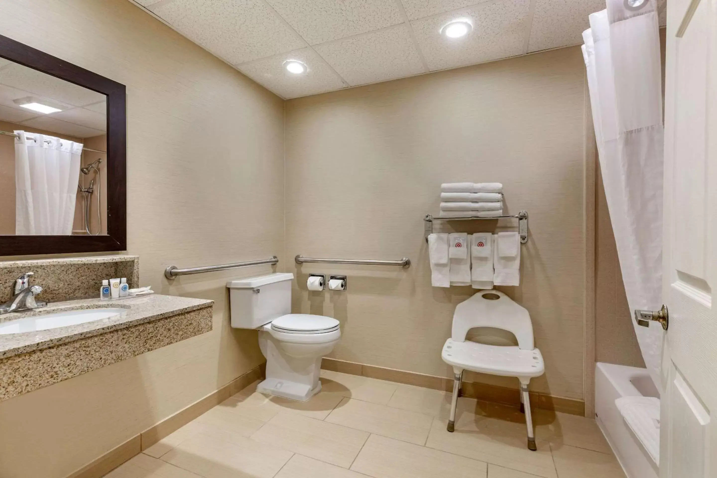 Photo of the whole room, Bathroom in Comfort Inn Auburn-Worcester