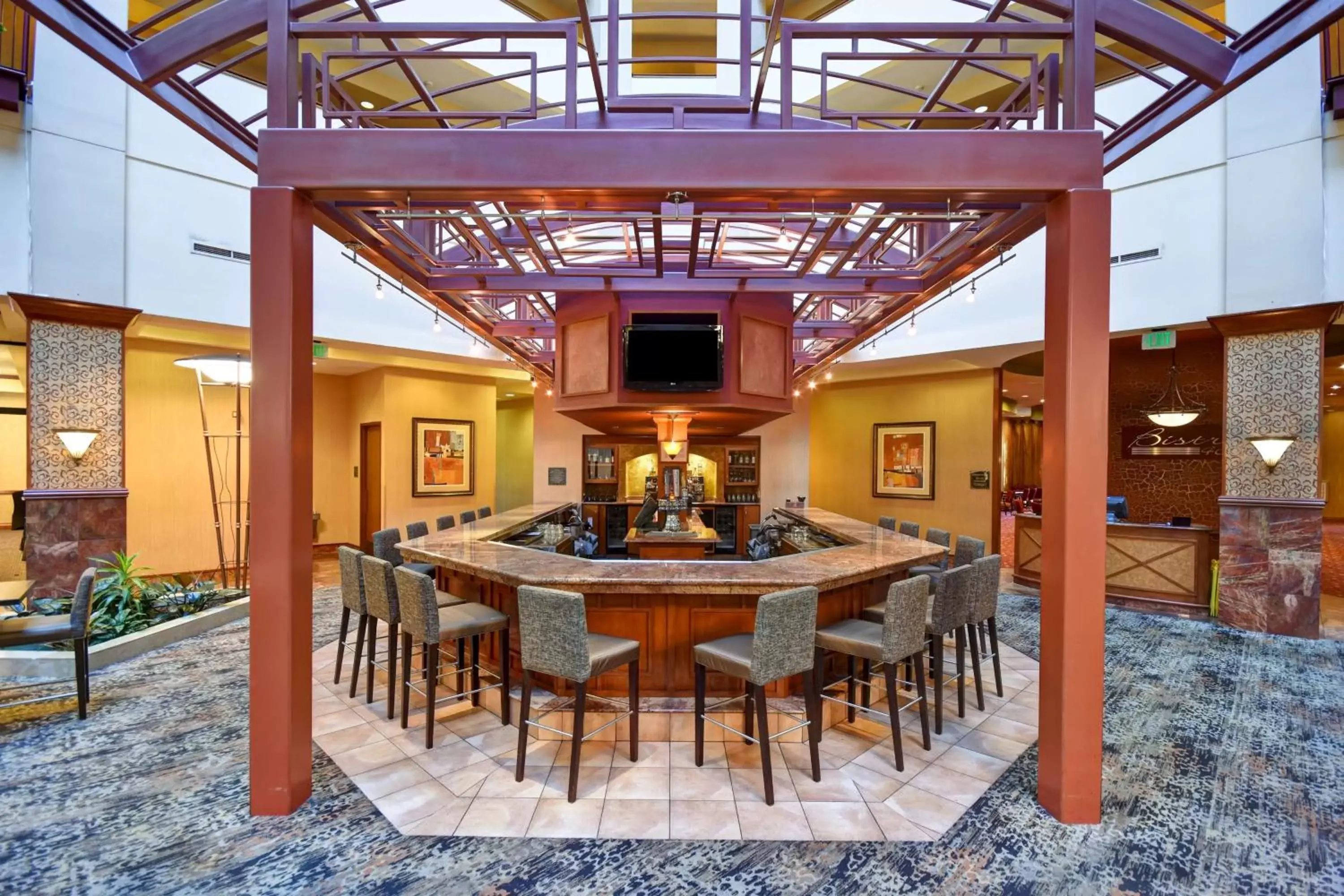Lounge or bar in Embassy Suites Hot Springs - Hotel & Spa