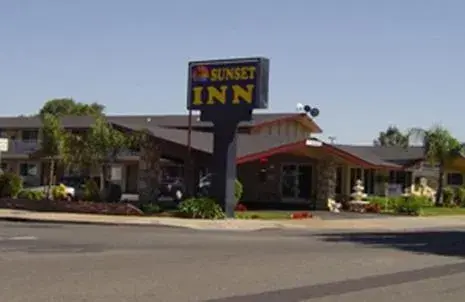 Facade/entrance in Sunset Inn Lake Oroville Facade/entrance in Sunset Inn Lake Oroville