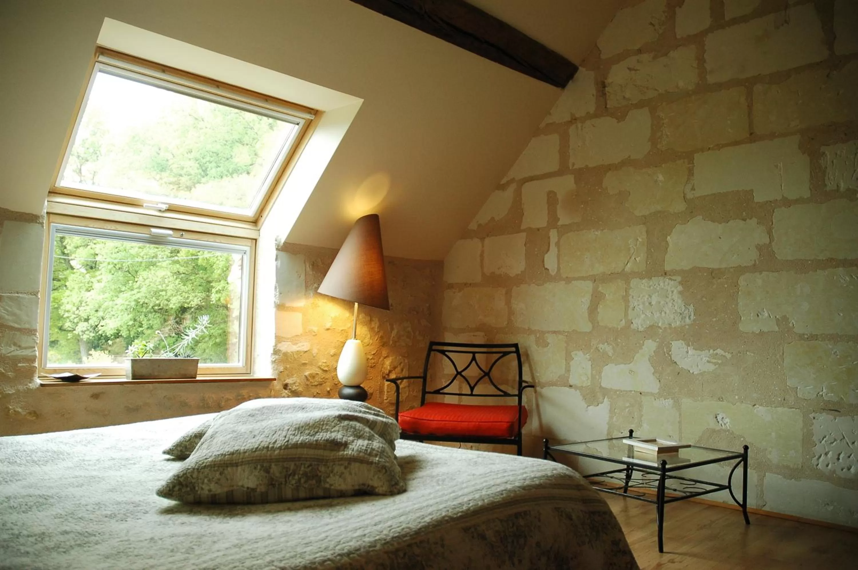 Bedroom, Bed in Les Pierres D'aurèle Chambres d'Hôtes