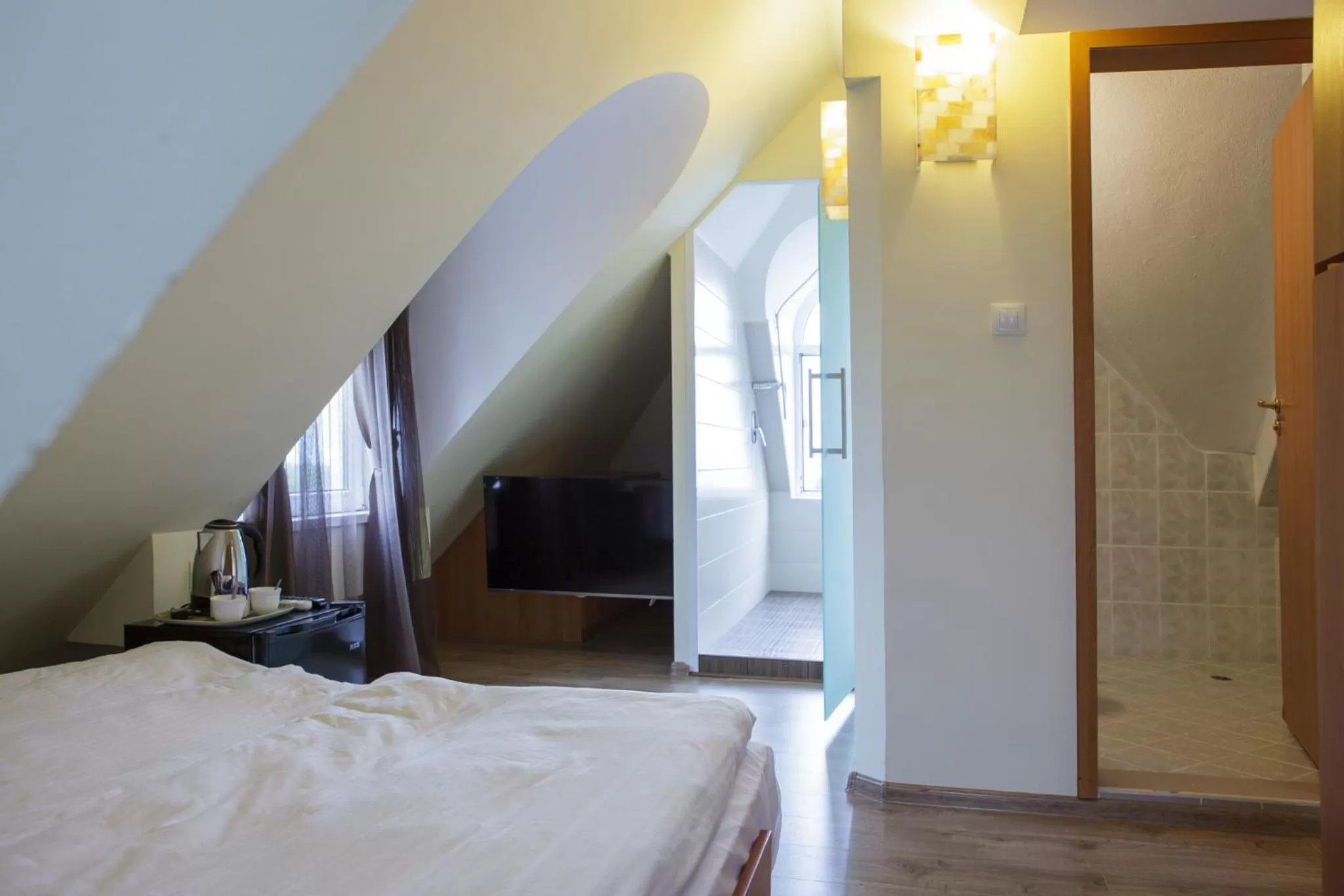 Photo of the whole room, Bed in Hotel Duchess