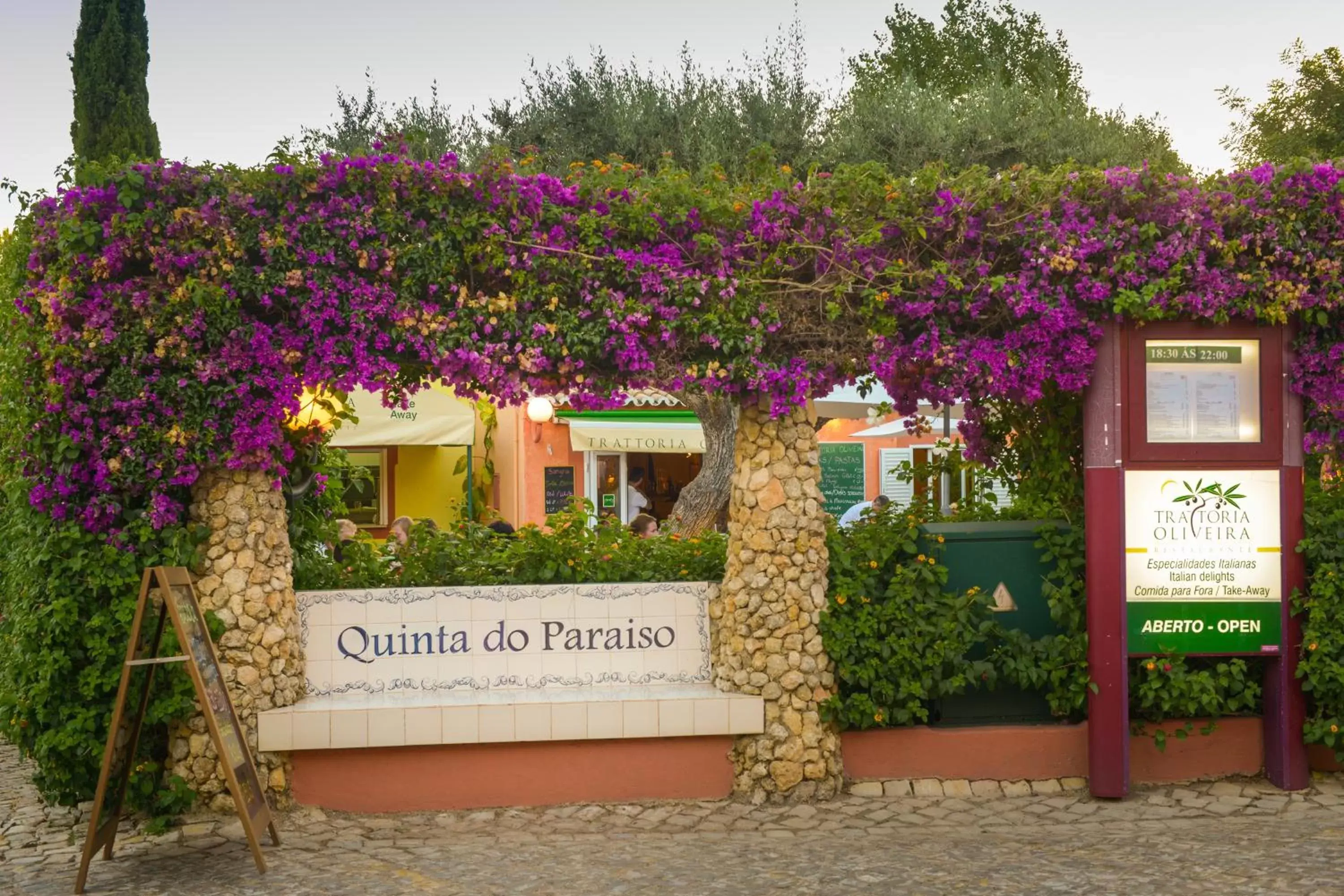 Restaurant/places to eat, Facade/Entrance in Quinta Do Paraiso - AL