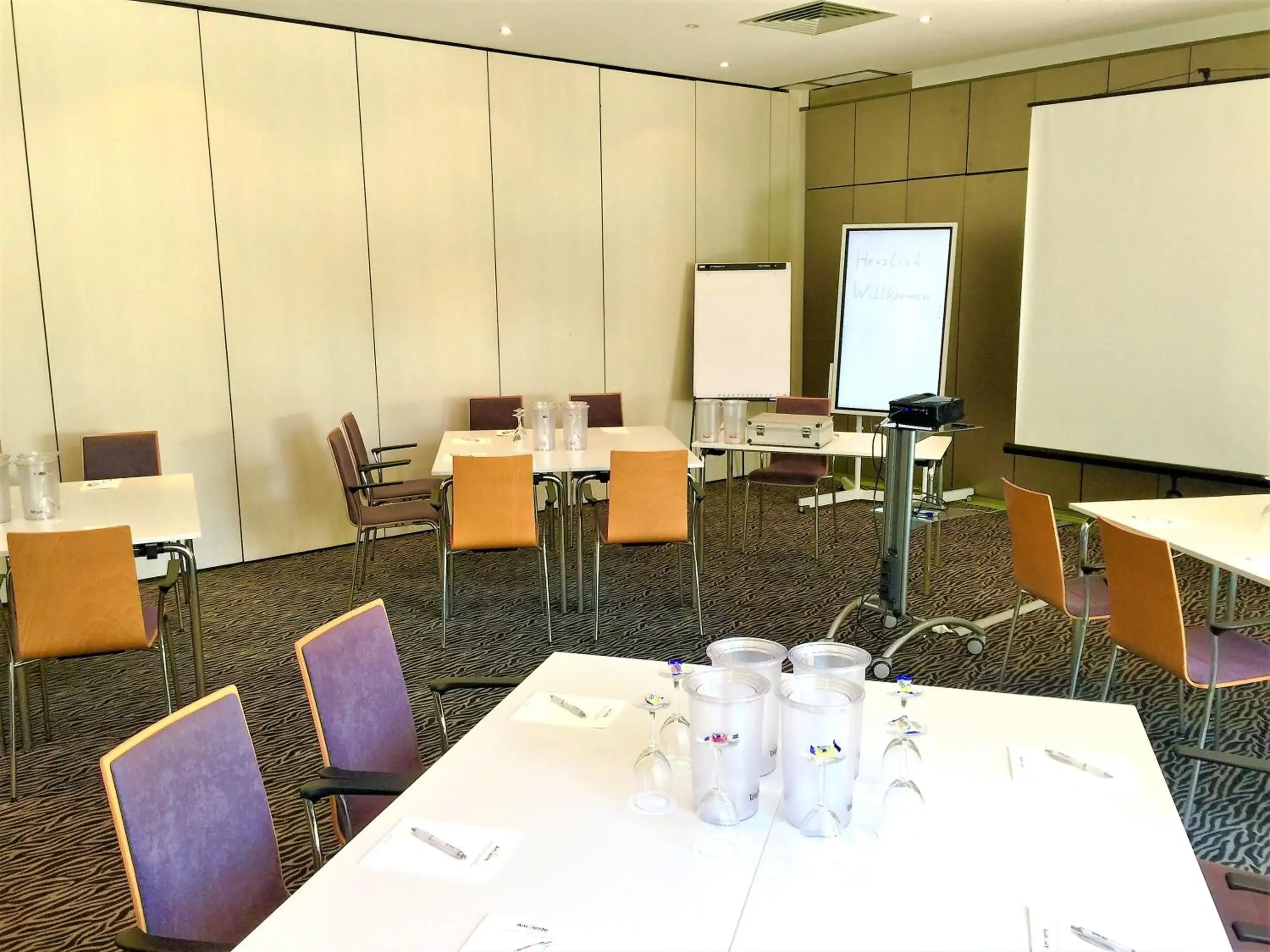 Business facilities, Restaurant/Places to Eat in Hotel Ambiente Walldorf