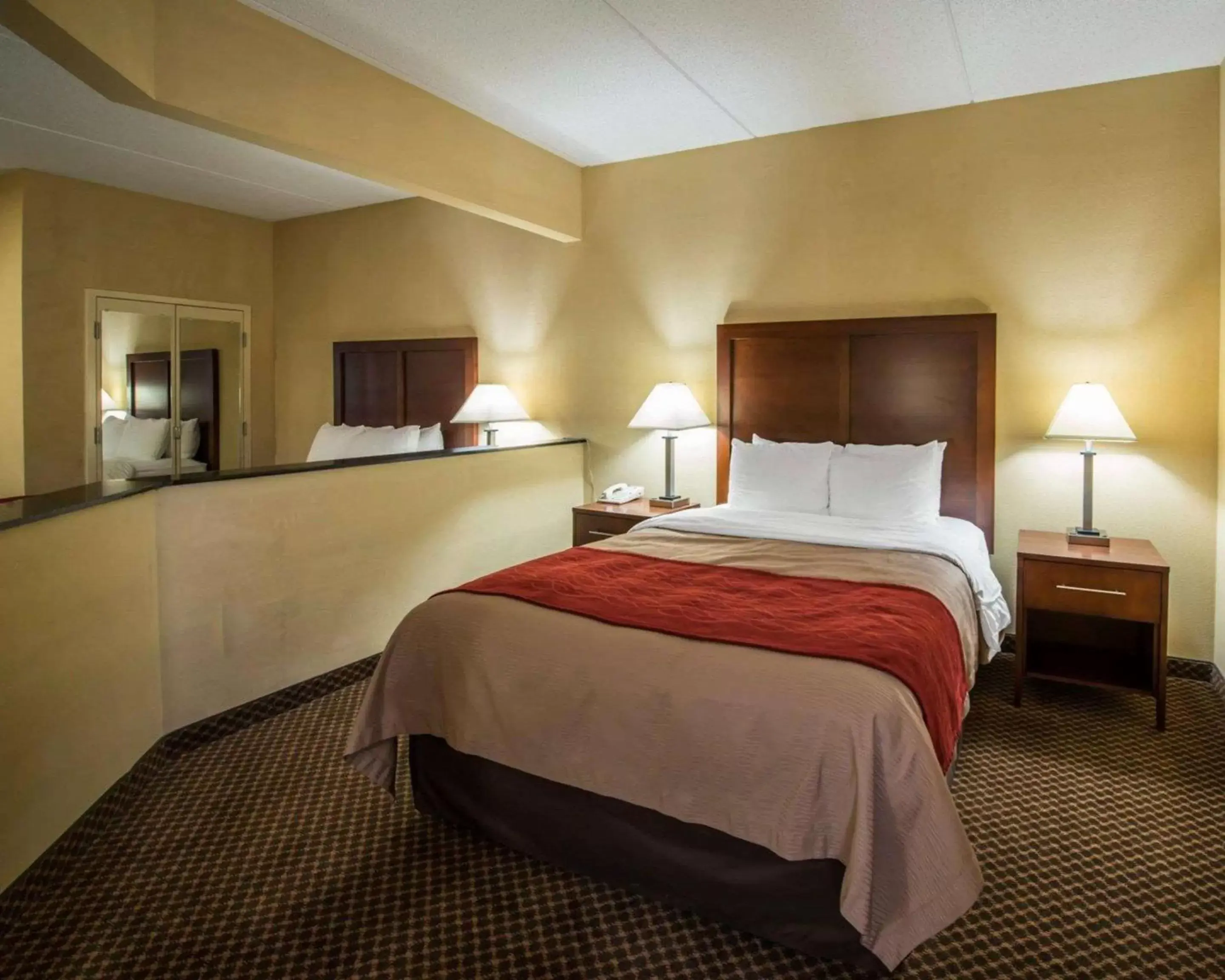 Photo of the whole room, Bed in Comfort Inn & Suites